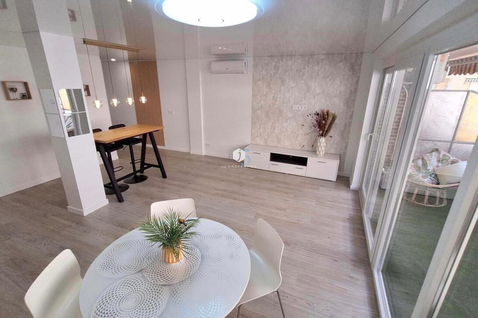 Resale - Apartment / flat -
Torrevieja - Playa Acecion