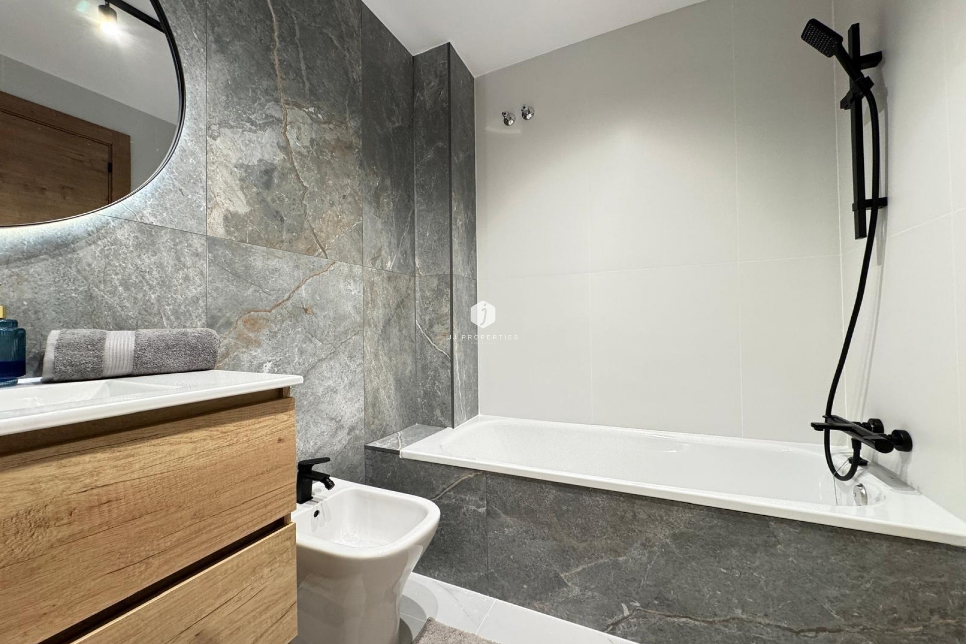 Resale - Apartment / flat -
Torrevieja - Playa de los Locos