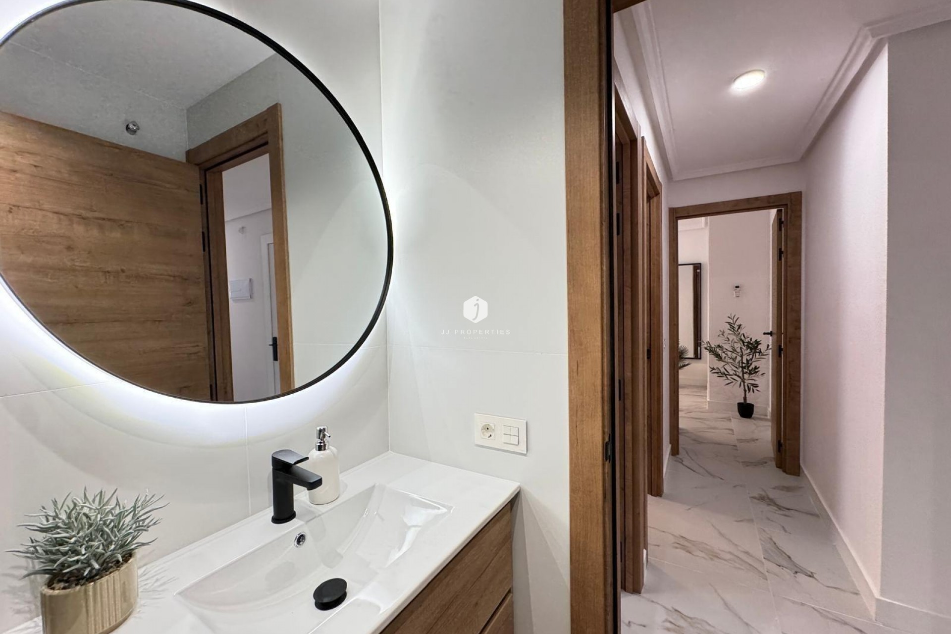 Resale - Apartment / flat -
Torrevieja - Playa de los Locos