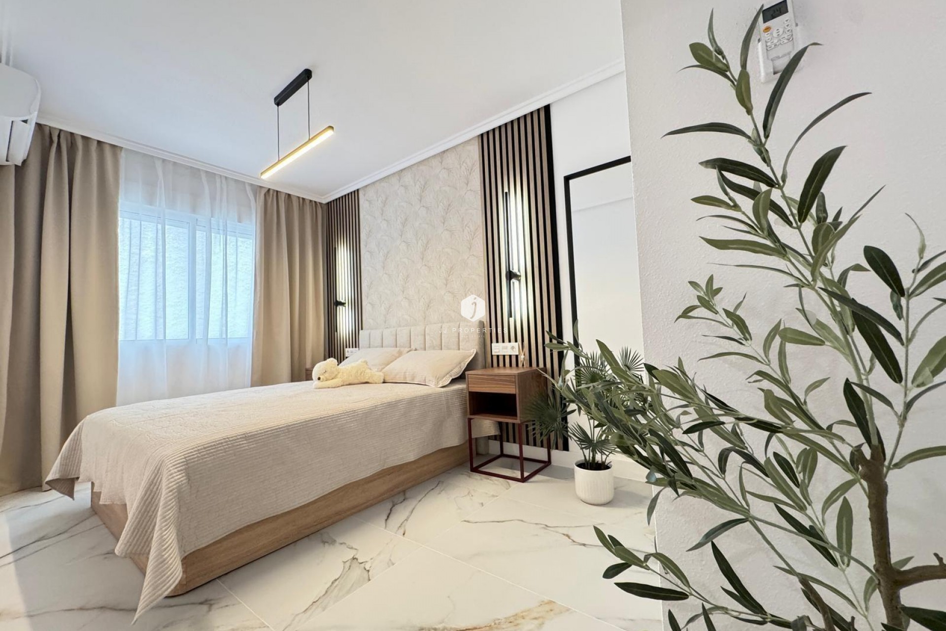 Resale - Apartment / flat -
Torrevieja - Playa de los Locos