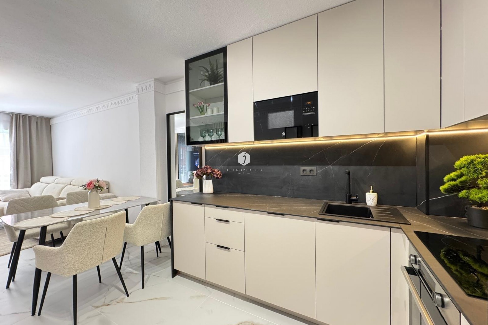 Resale - Apartment / flat -
Torrevieja - Playa de los Locos