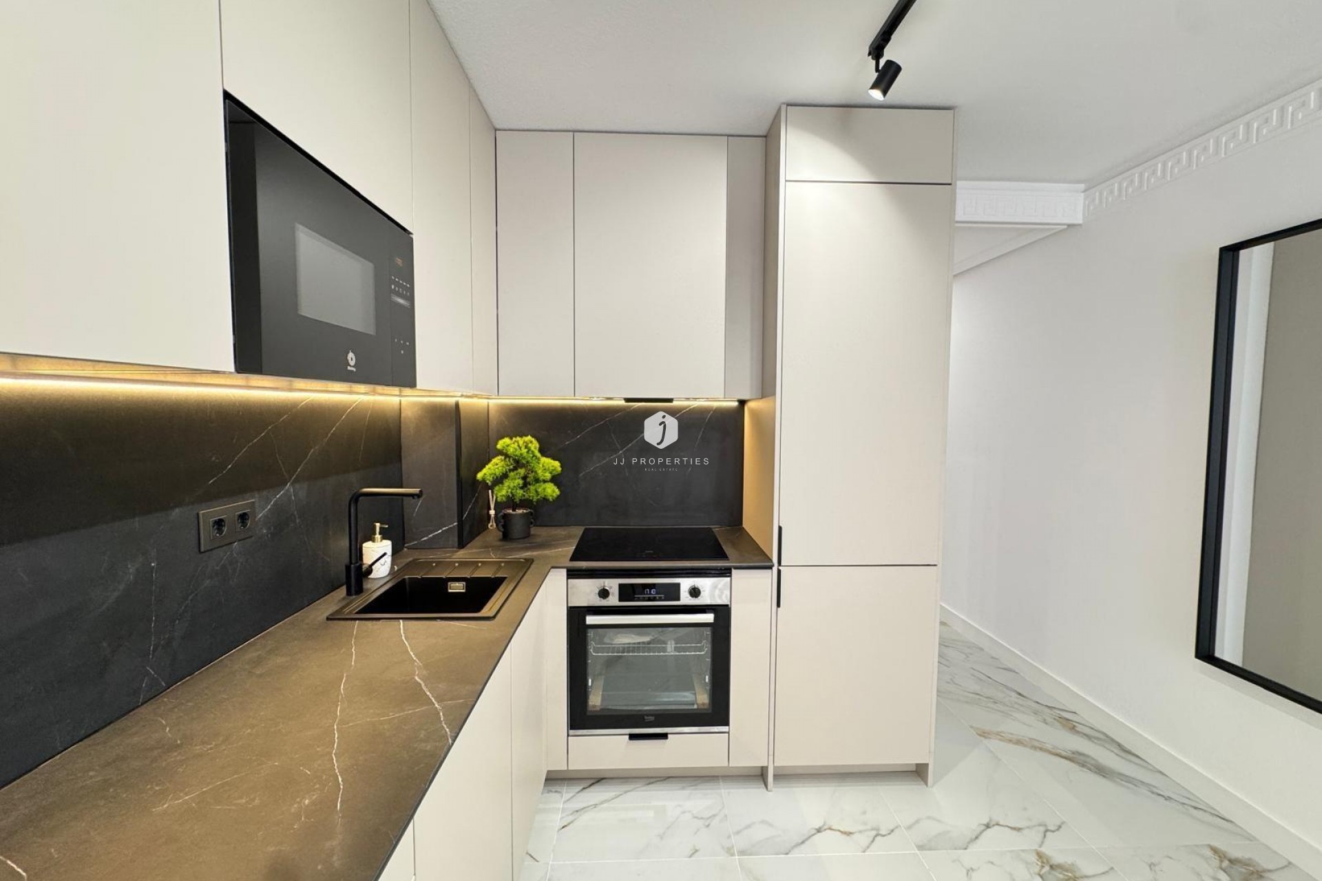 Resale - Apartment / flat -
Torrevieja - Playa de los Locos