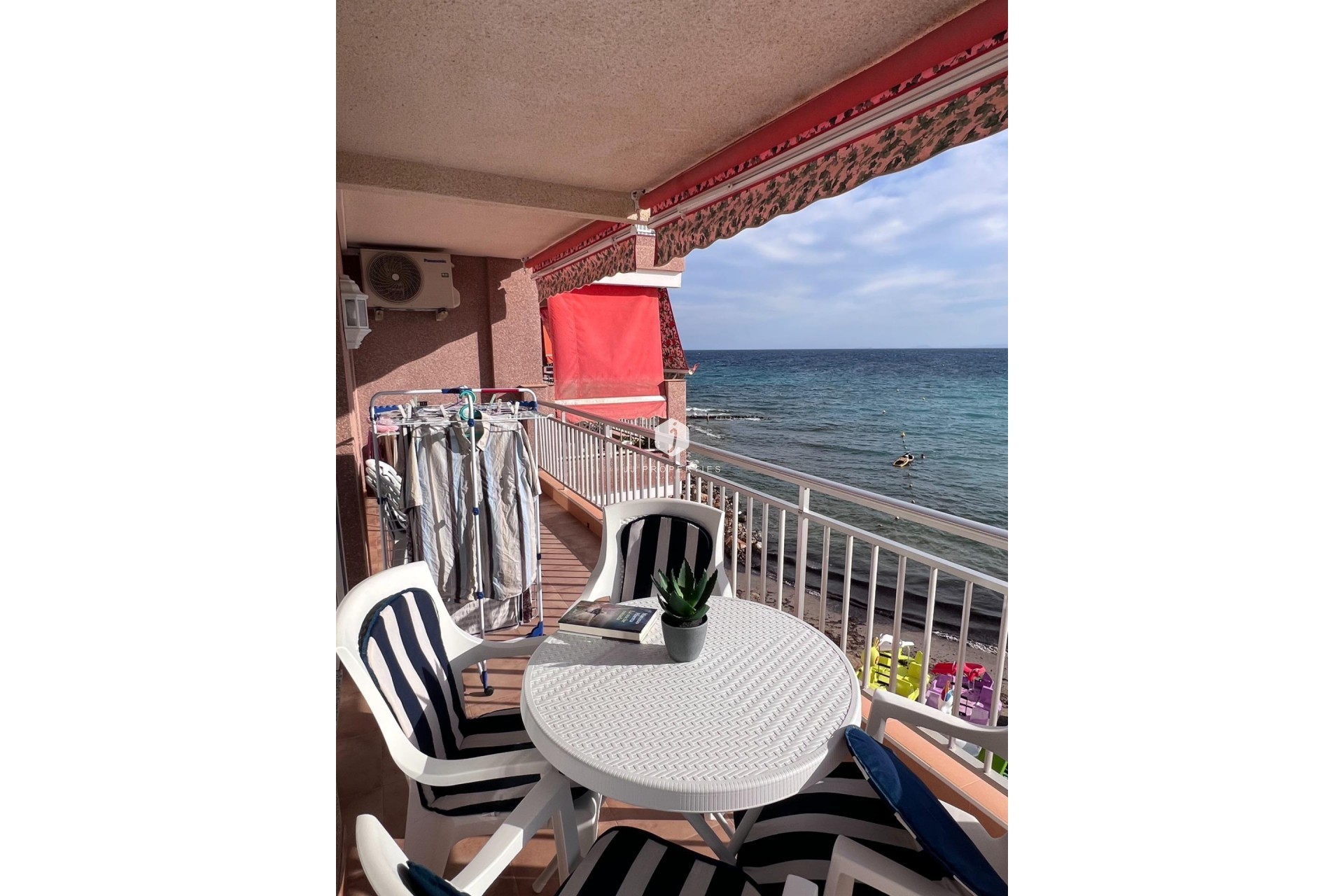 Resale - Apartment / flat -
Torrevieja - Playa de los Locos