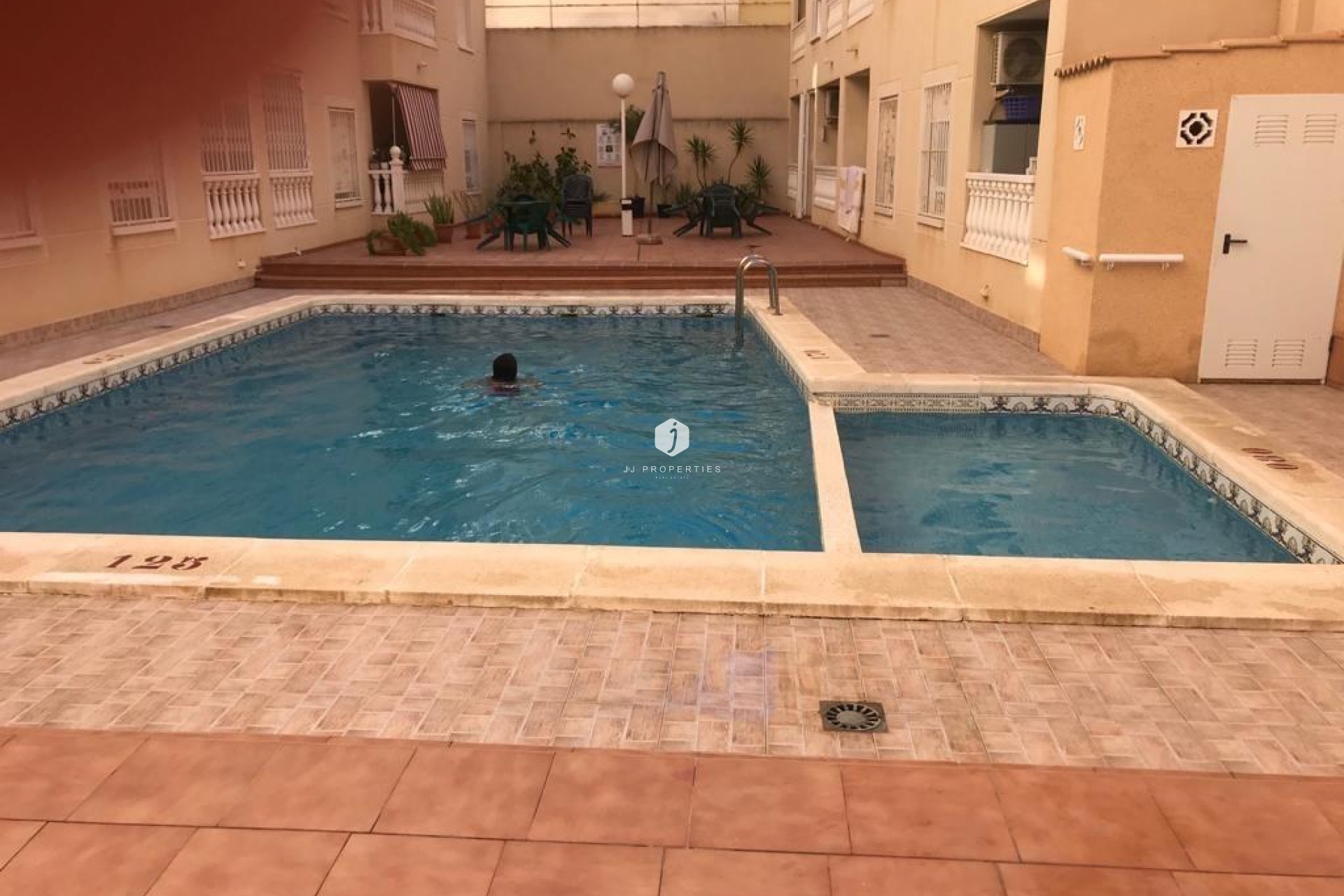 Resale - Apartment / flat -
Torrevieja - Playa de los Locos