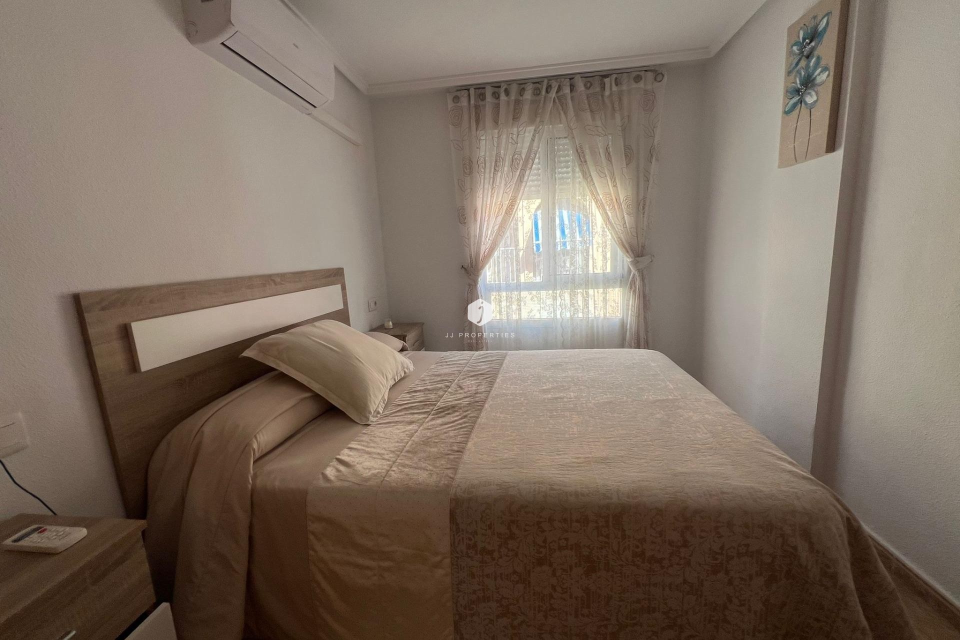 Resale - Apartment / flat -
Torrevieja - Playa de los Locos