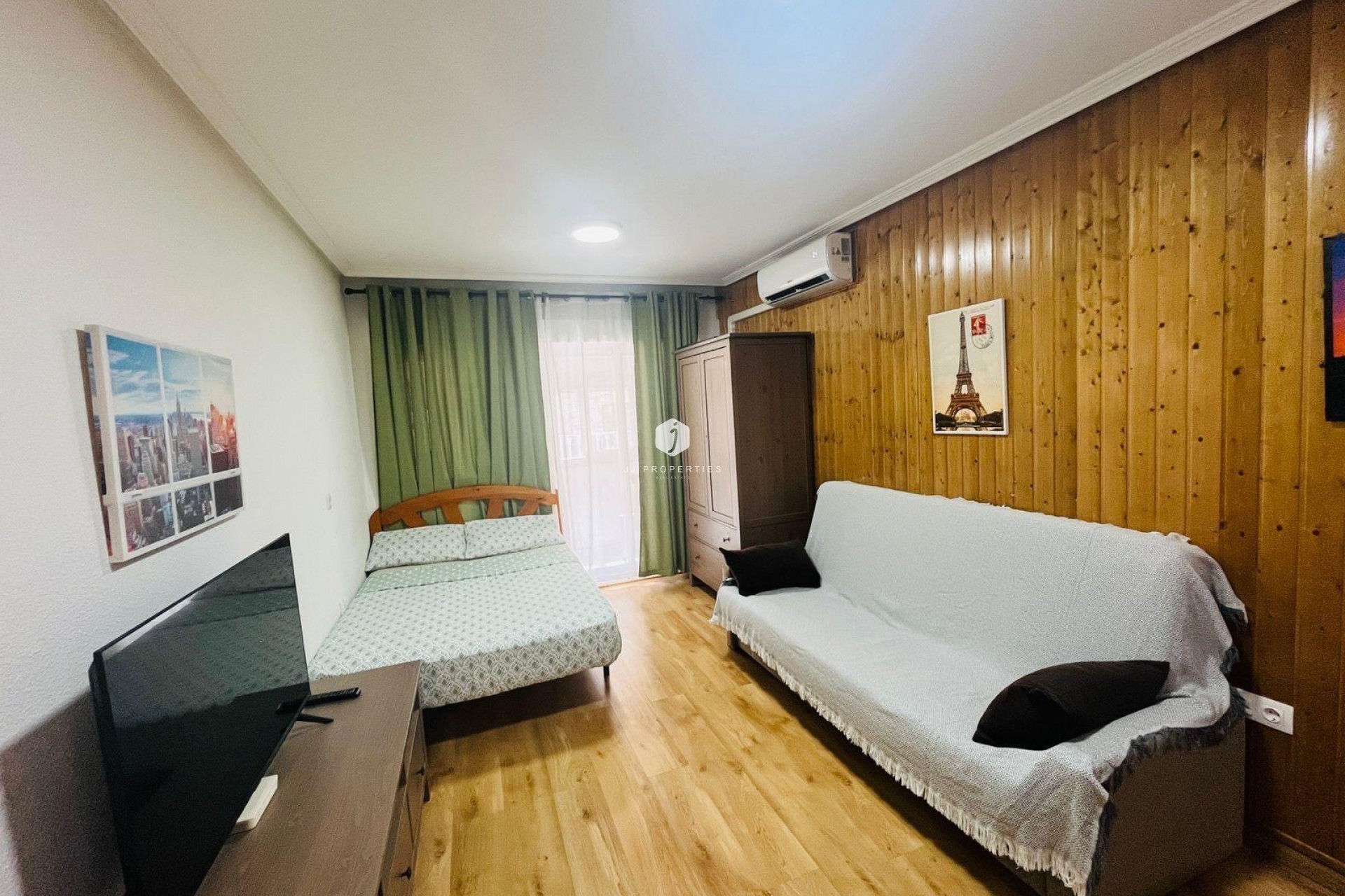 Resale - Apartment / flat -
Torrevieja - Playa de los Locos