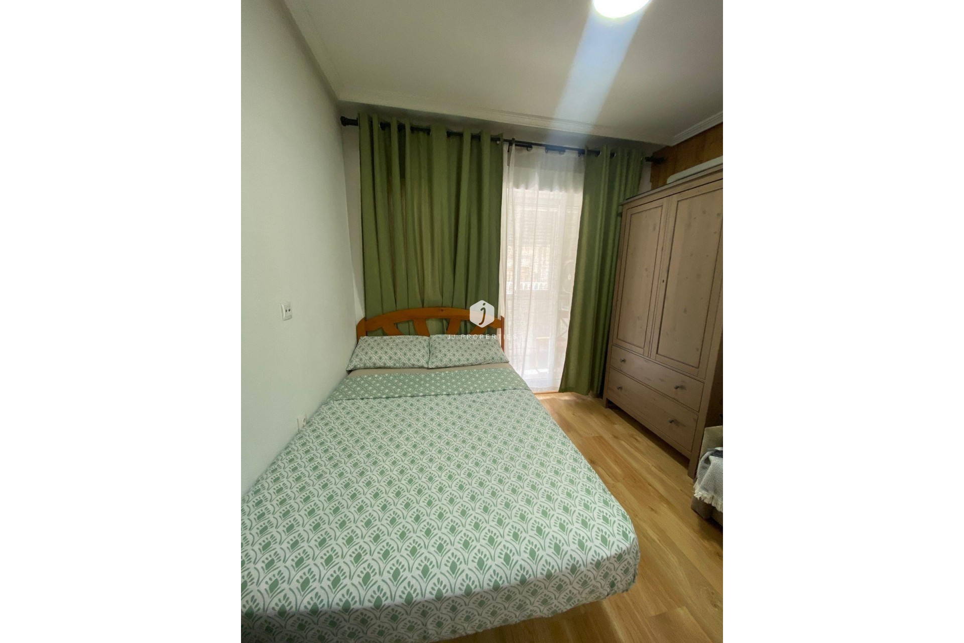 Resale - Apartment / flat -
Torrevieja - Playa de los Locos