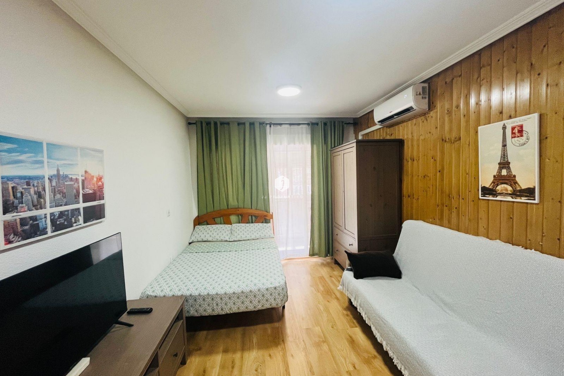 Resale - Apartment / flat -
Torrevieja - Playa de los Locos