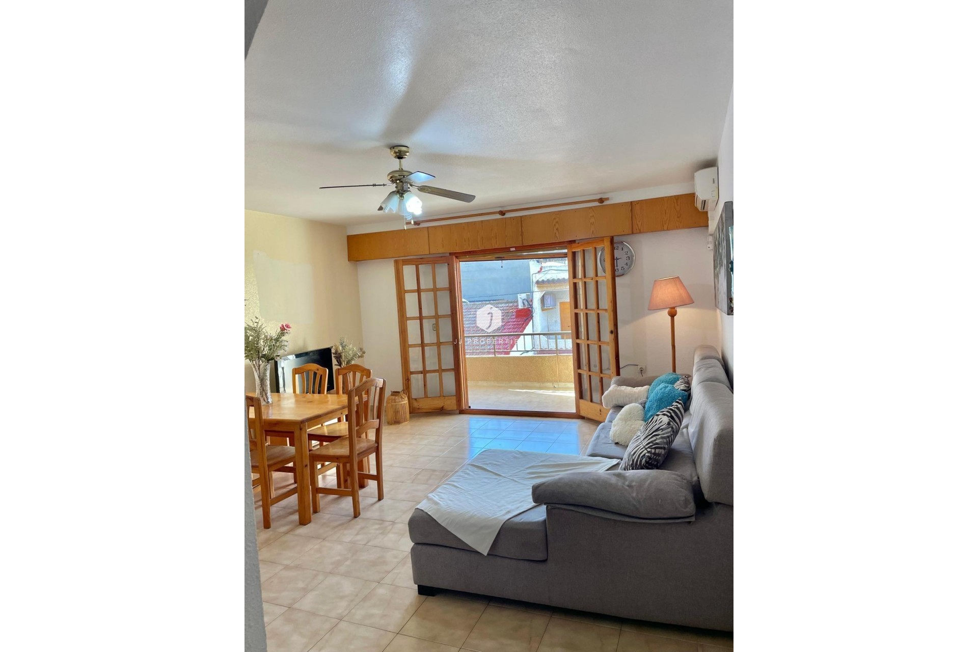 Resale - Apartment / flat -
Torrevieja - Playa de los Locos