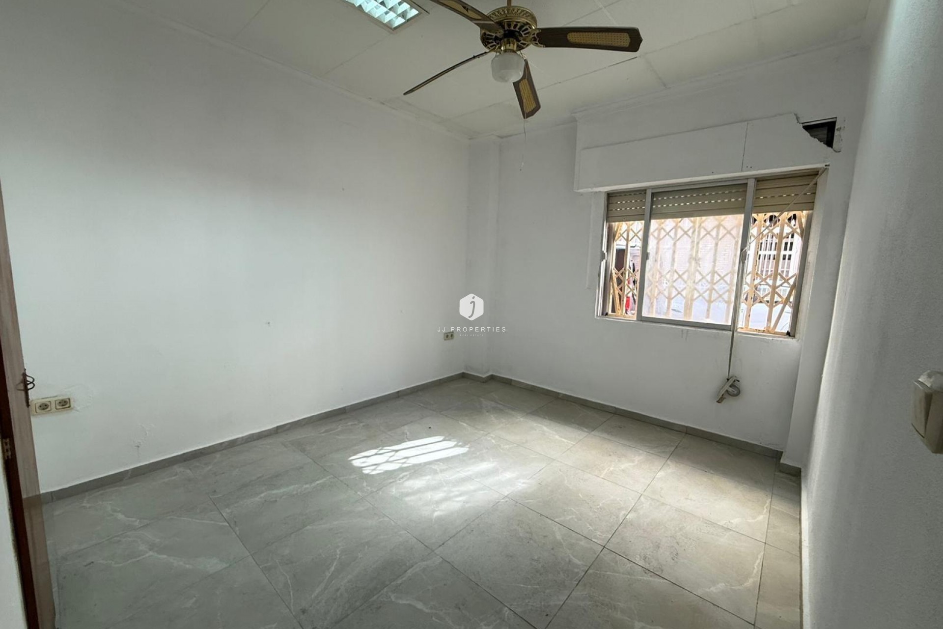 Resale - Apartment / flat -
Torrevieja - Playa de los Locos