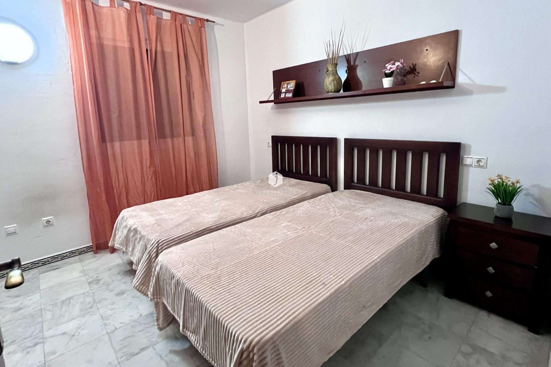 Resale - Apartment / flat -
Torrevieja - Playa de los Locos