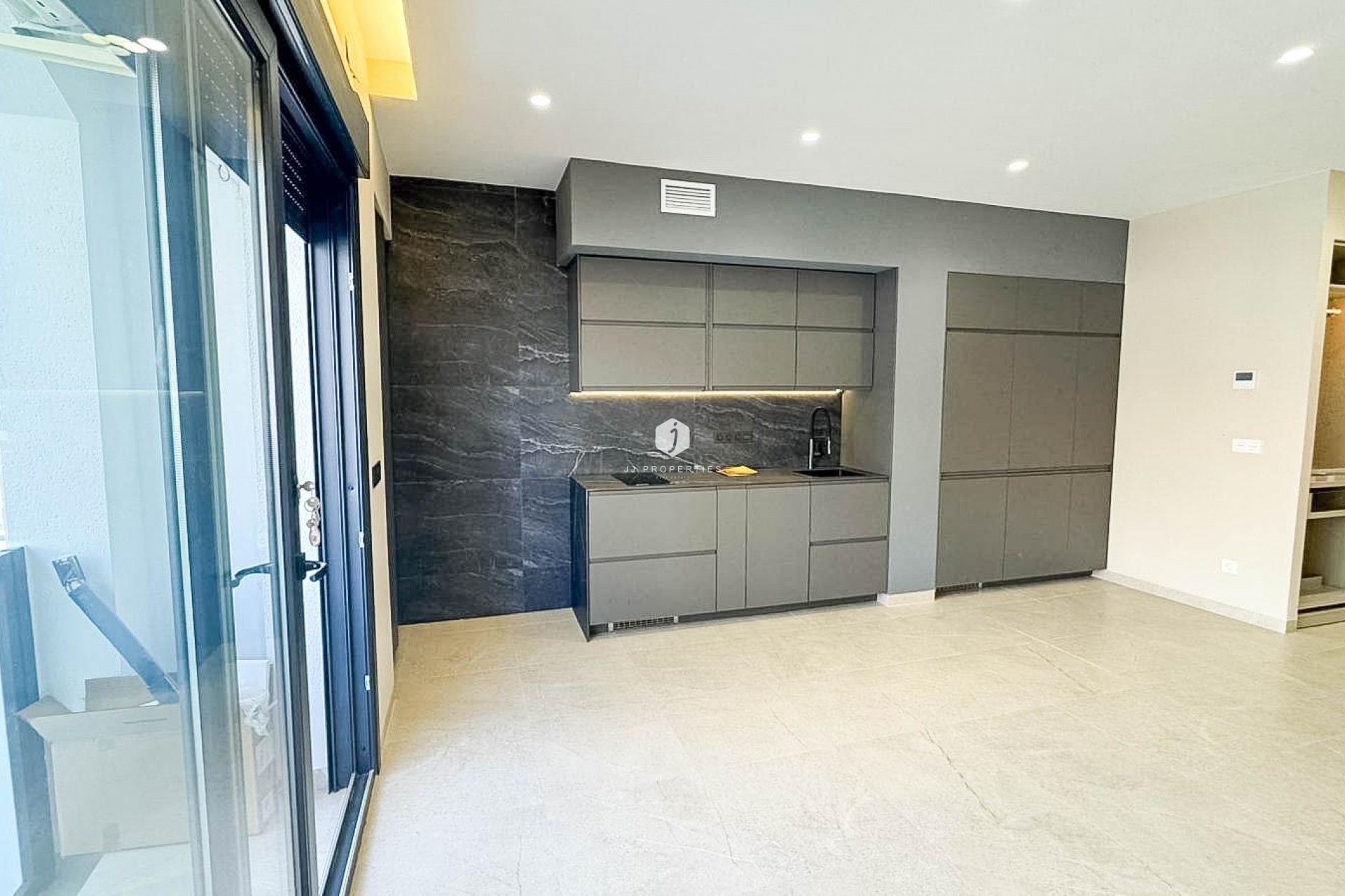 Resale - Apartment / flat -
Torrevieja - Playa de los Locos