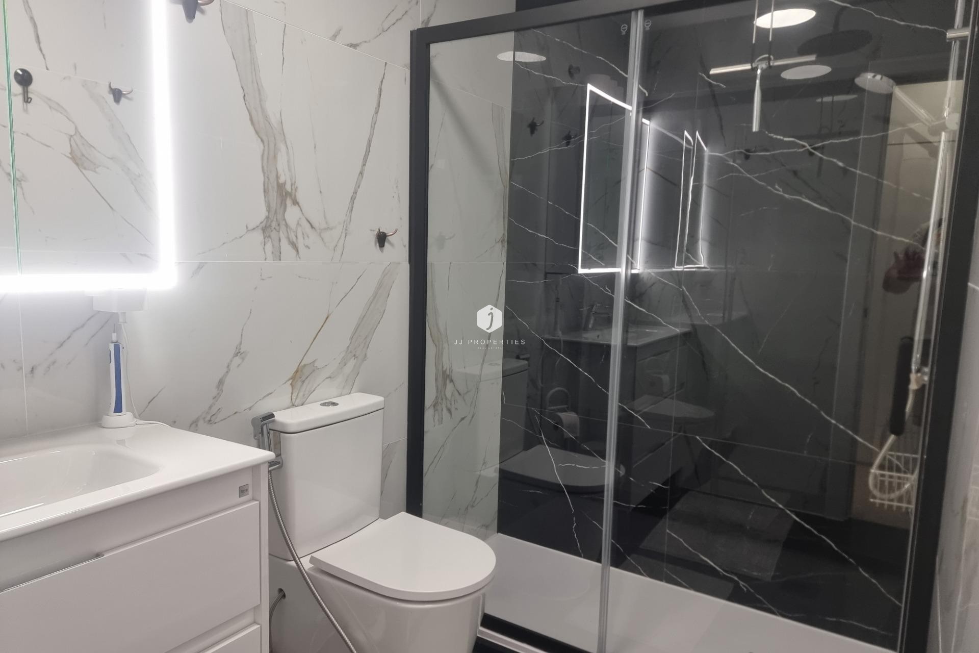 Resale - Apartment / flat -
Torrevieja - Playa de los Locos