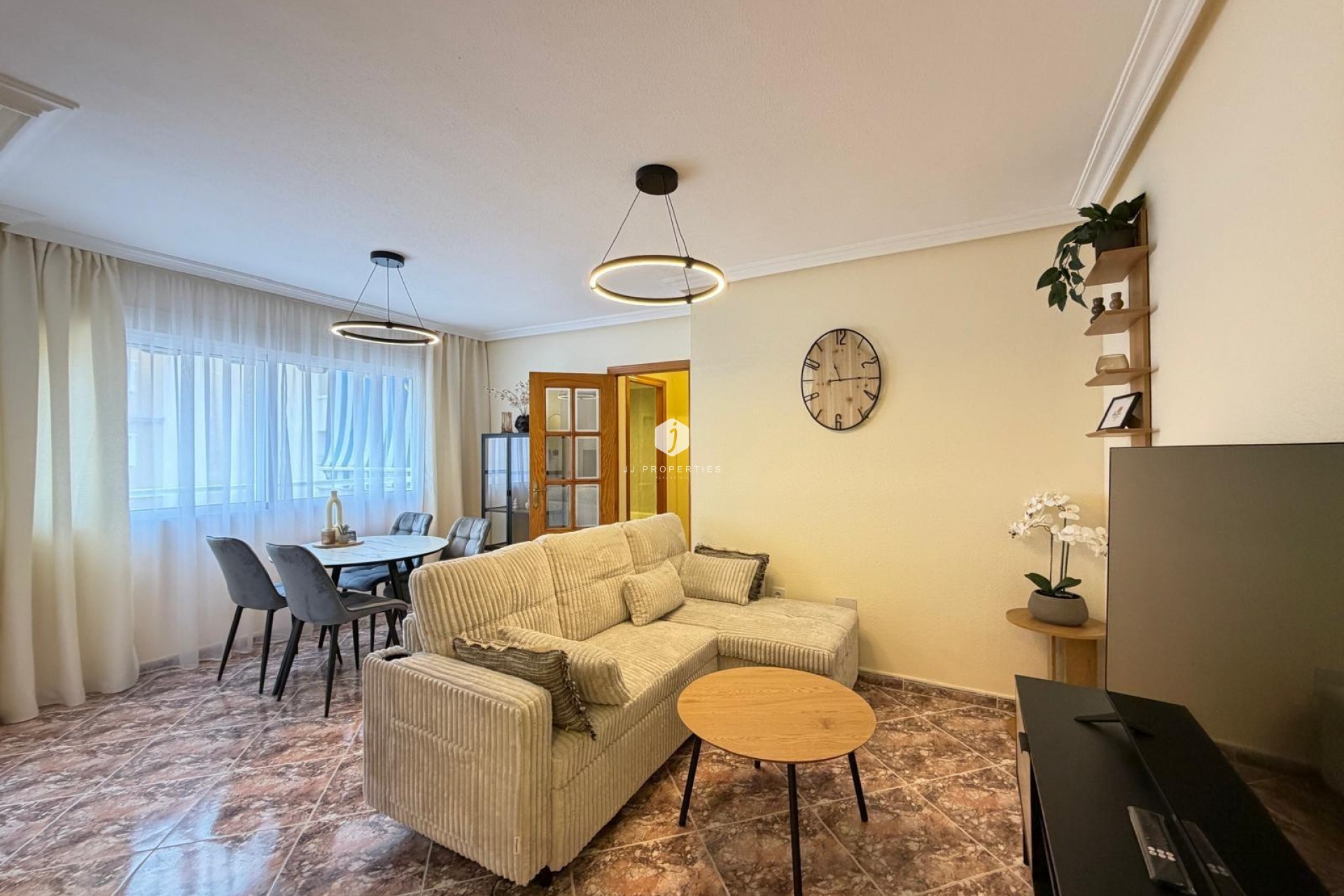 Resale - Apartment / flat -
Torrevieja - Playa de los Locos