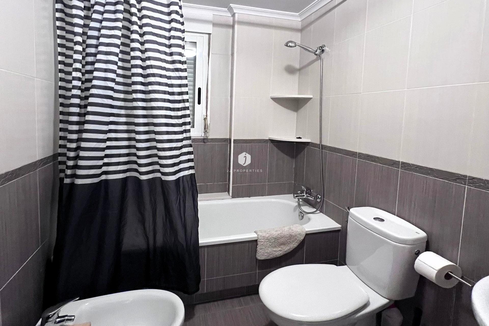 Resale - Apartment / flat -
Torrevieja - Playa de los Locos