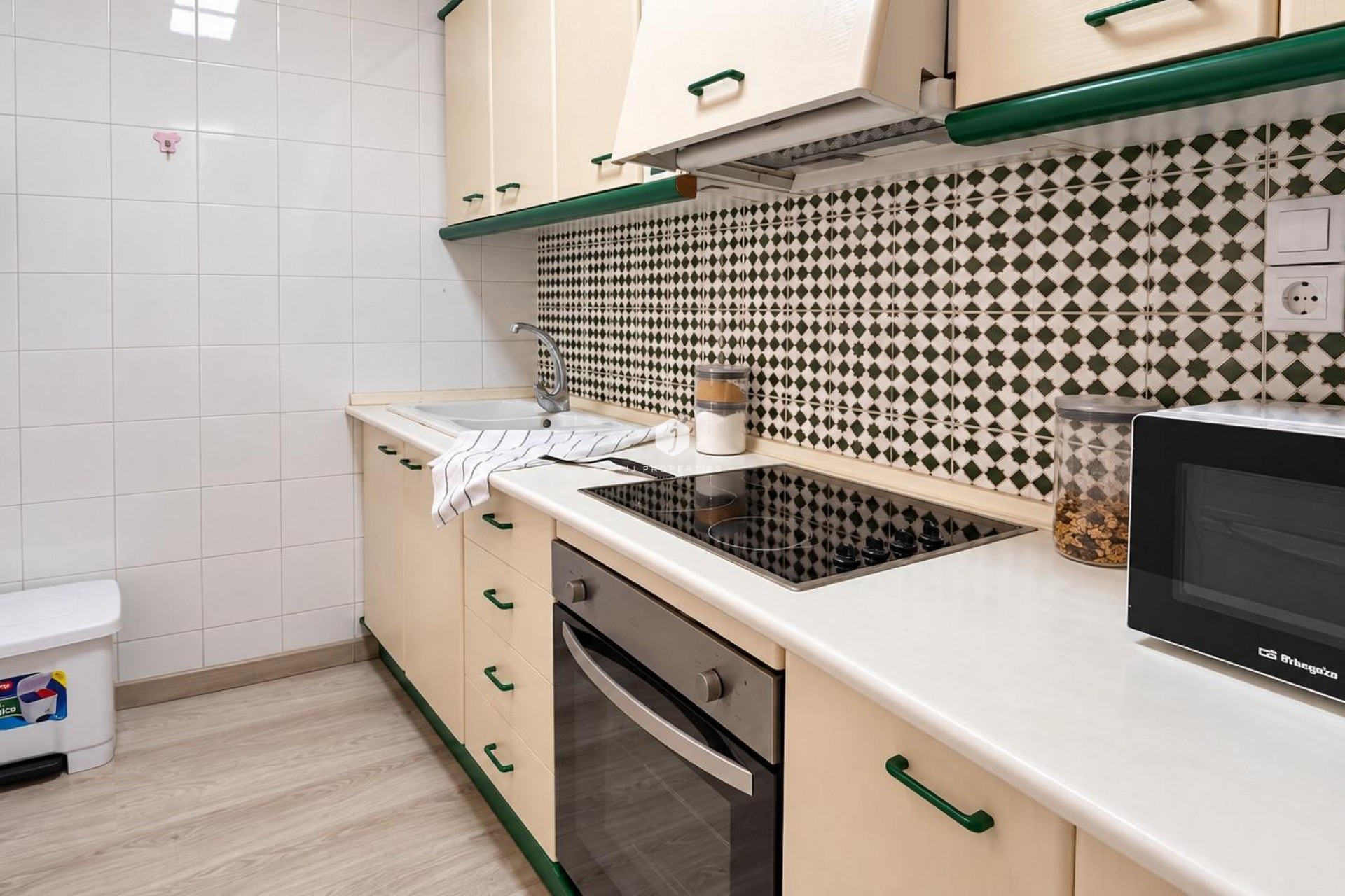 Resale - Apartment / flat -
Torrevieja - Playa de los Locos