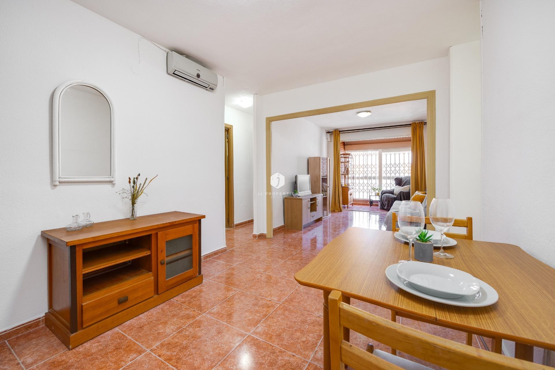 Resale - Apartment / flat -
Torrevieja - Playa de los Naufragos