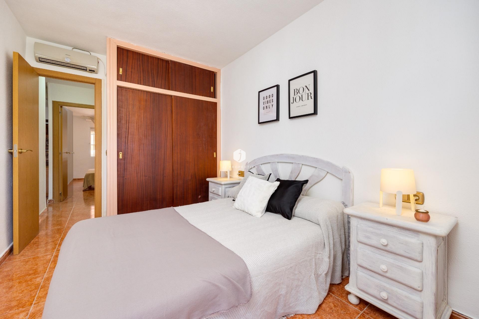 Resale - Apartment / flat -
Torrevieja - Playa de los Naufragos