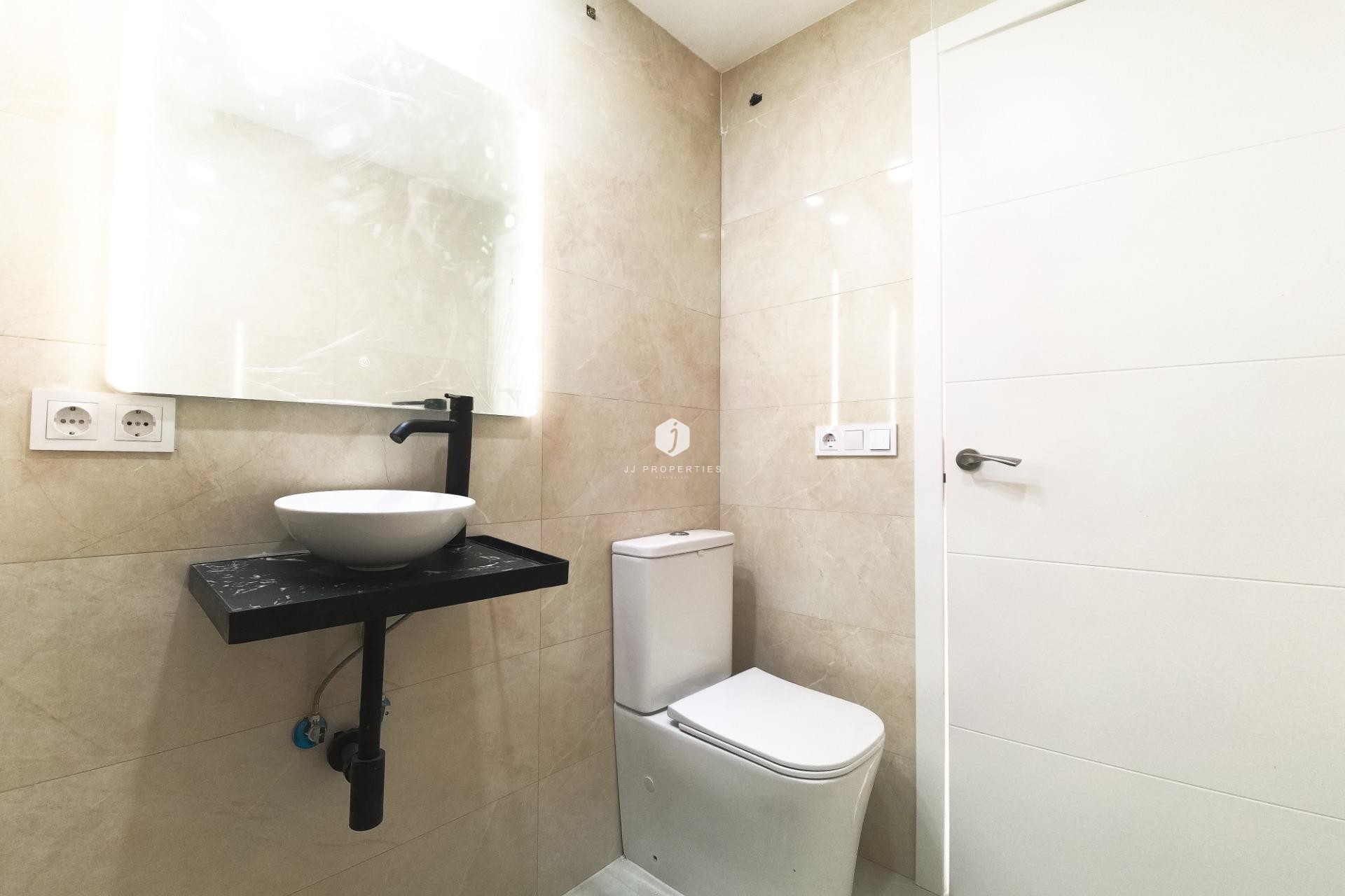 Resale - Apartment / flat -
Torrevieja - Playa de los Naufragos