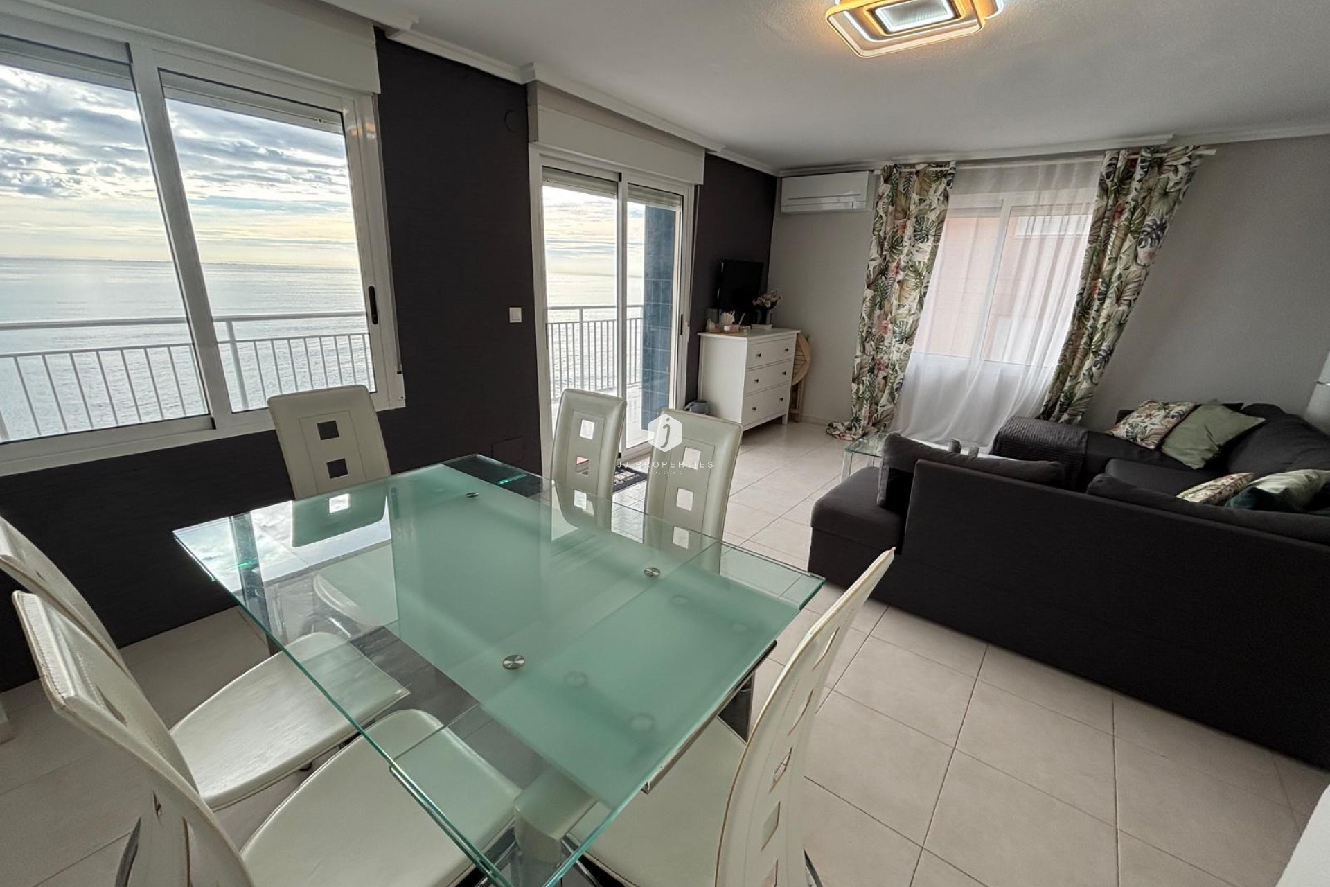 Resale - Apartment / flat -
Torrevieja - Playa de los Naufragos