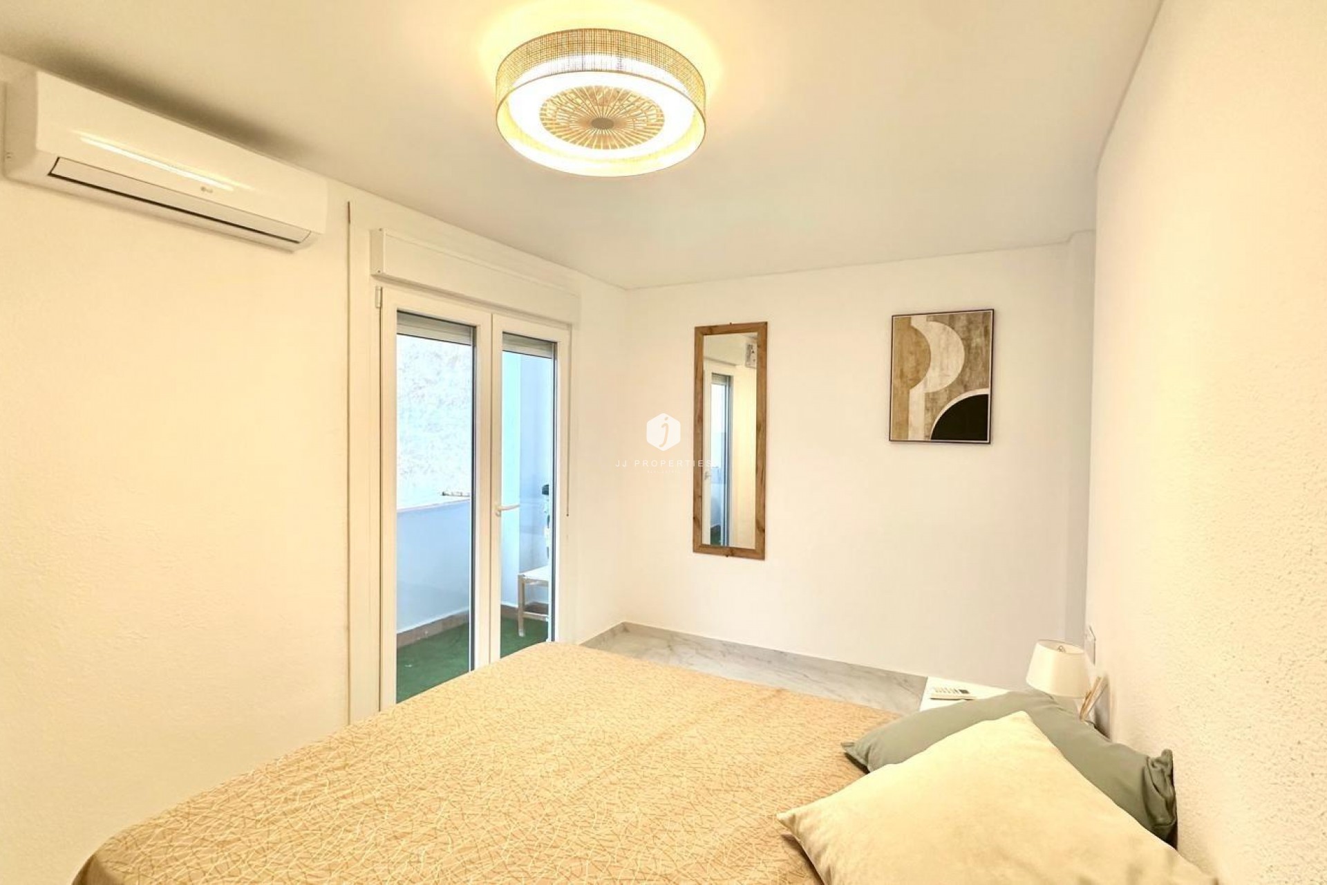 Resale - Apartment / flat -
Torrevieja - Playa del Cura