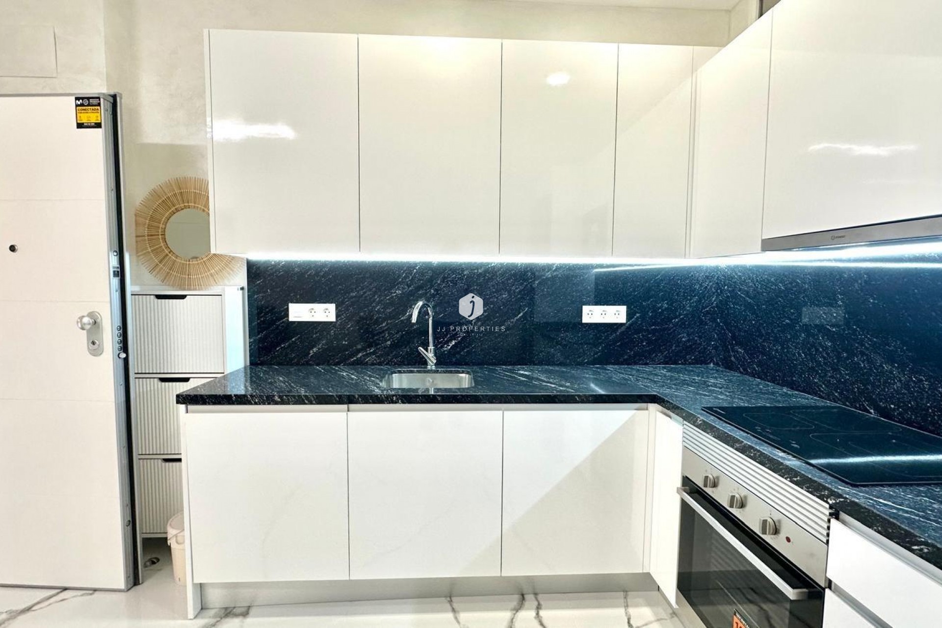 Resale - Apartment / flat -
Torrevieja - Playa del Cura