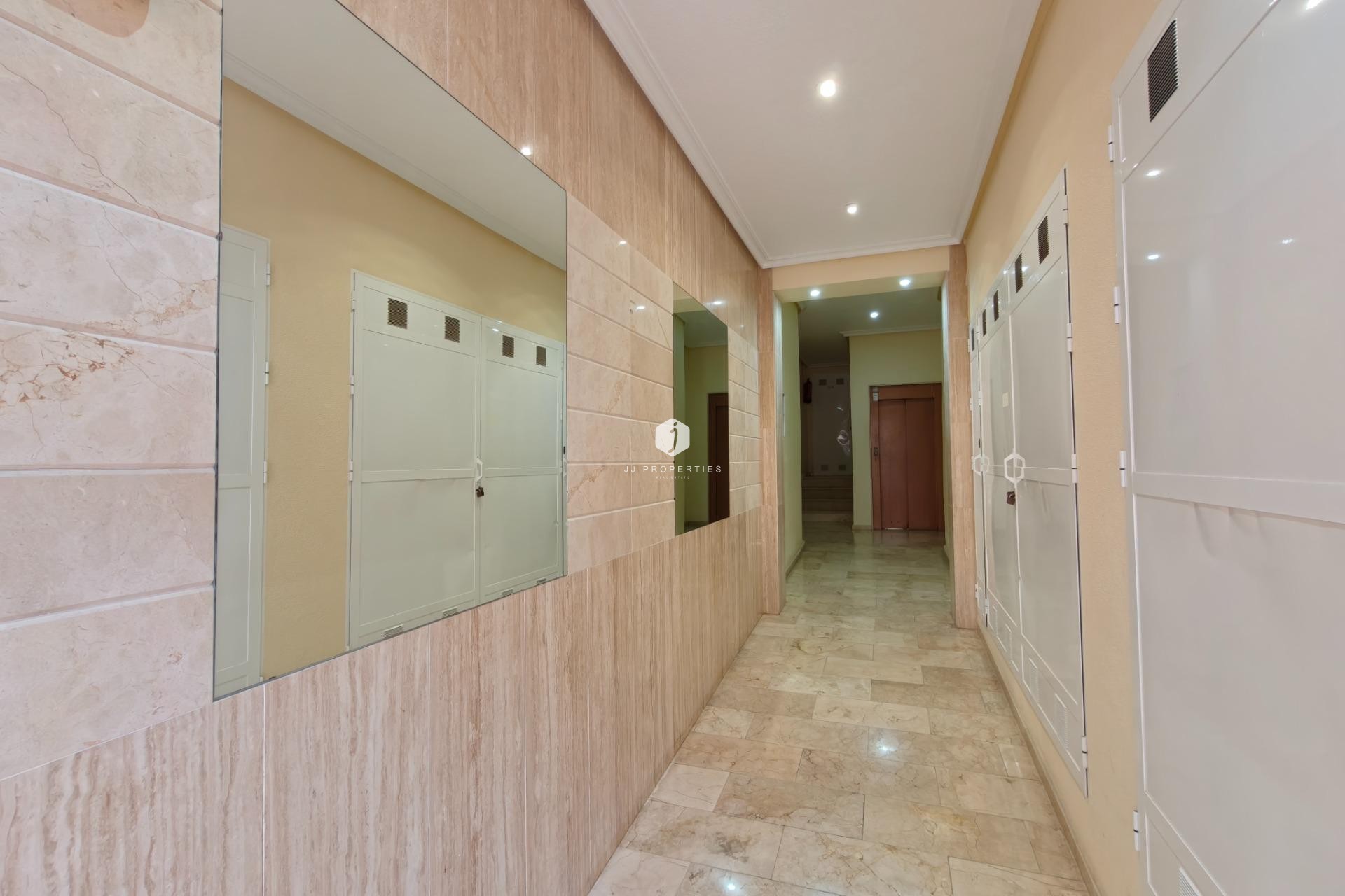 Resale - Apartment / flat -
Torrevieja - Playa del Cura