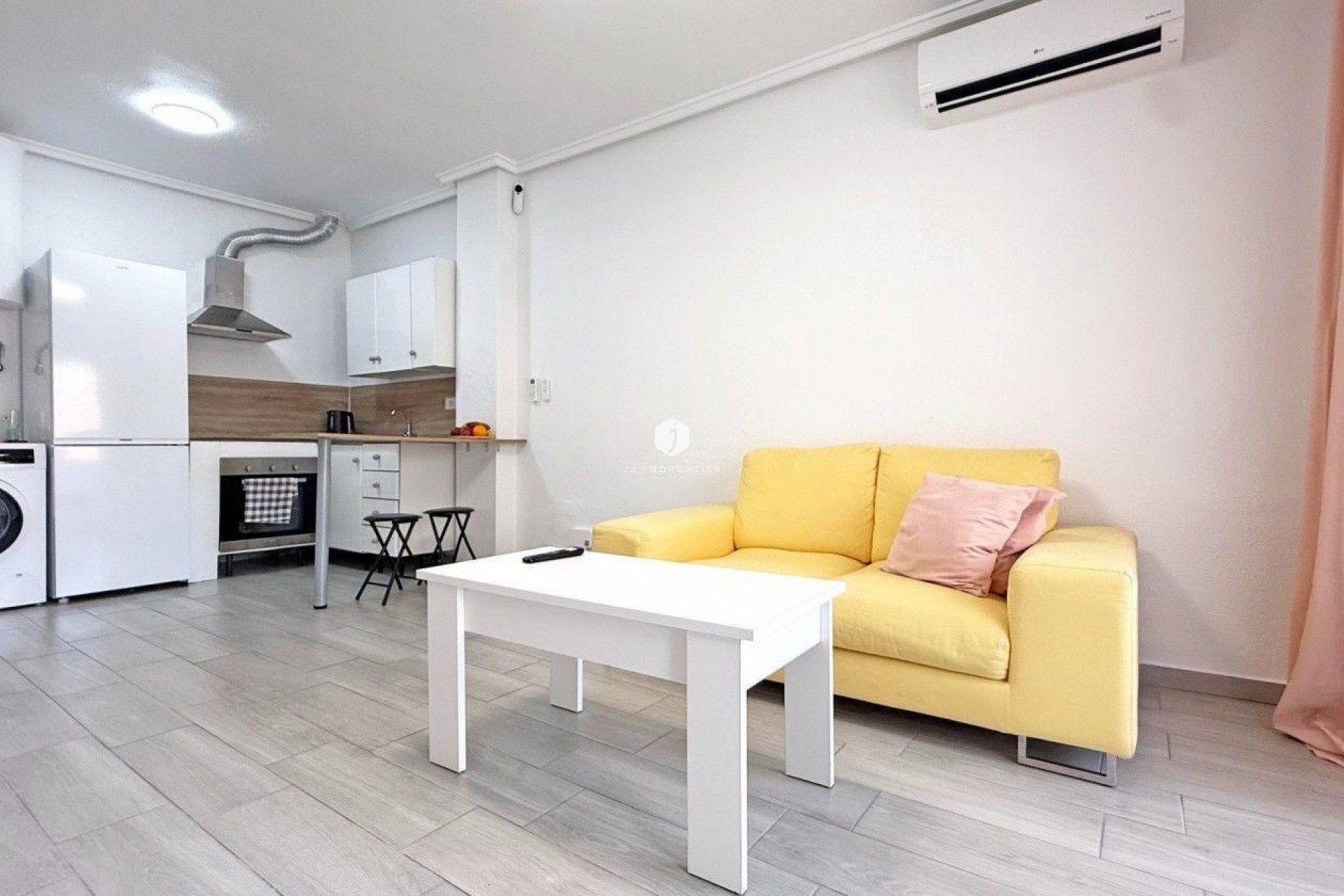 Resale - Apartment / flat -
Torrevieja - Playa del Cura