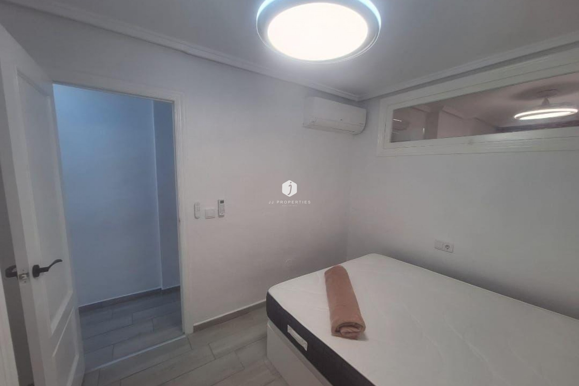 Resale - Apartment / flat -
Torrevieja - Playa del Cura