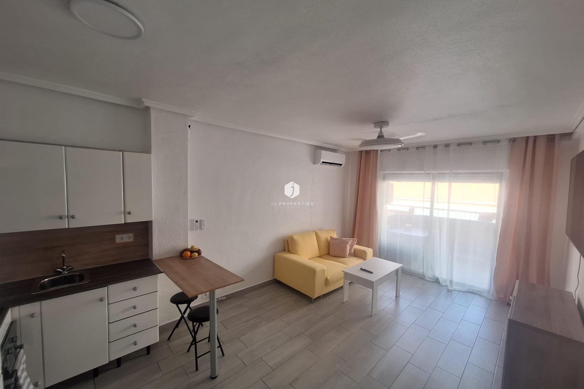 Resale - Apartment / flat -
Torrevieja - Playa del Cura