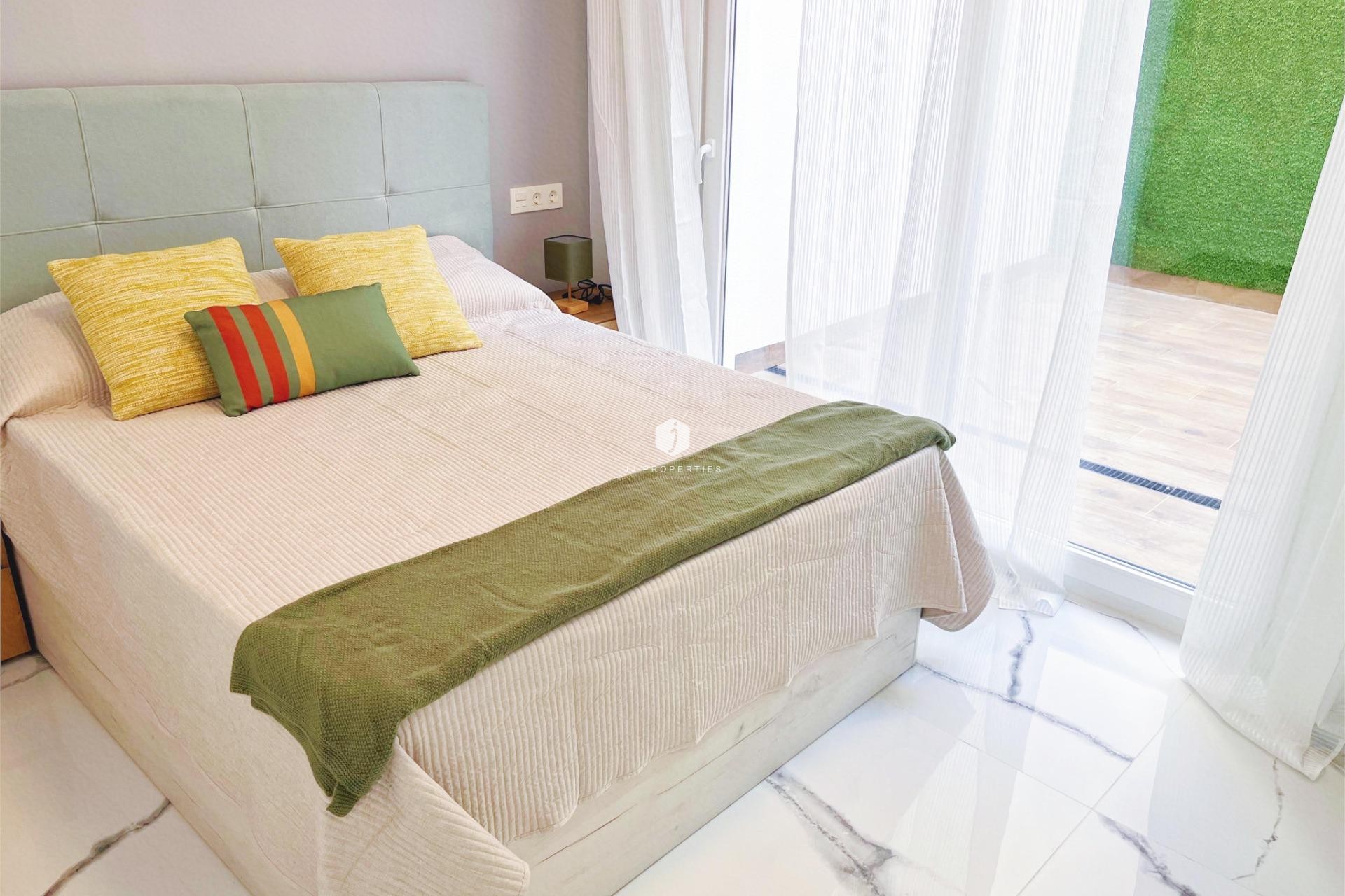 Resale - Apartment / flat -
Torrevieja - Playa del Cura