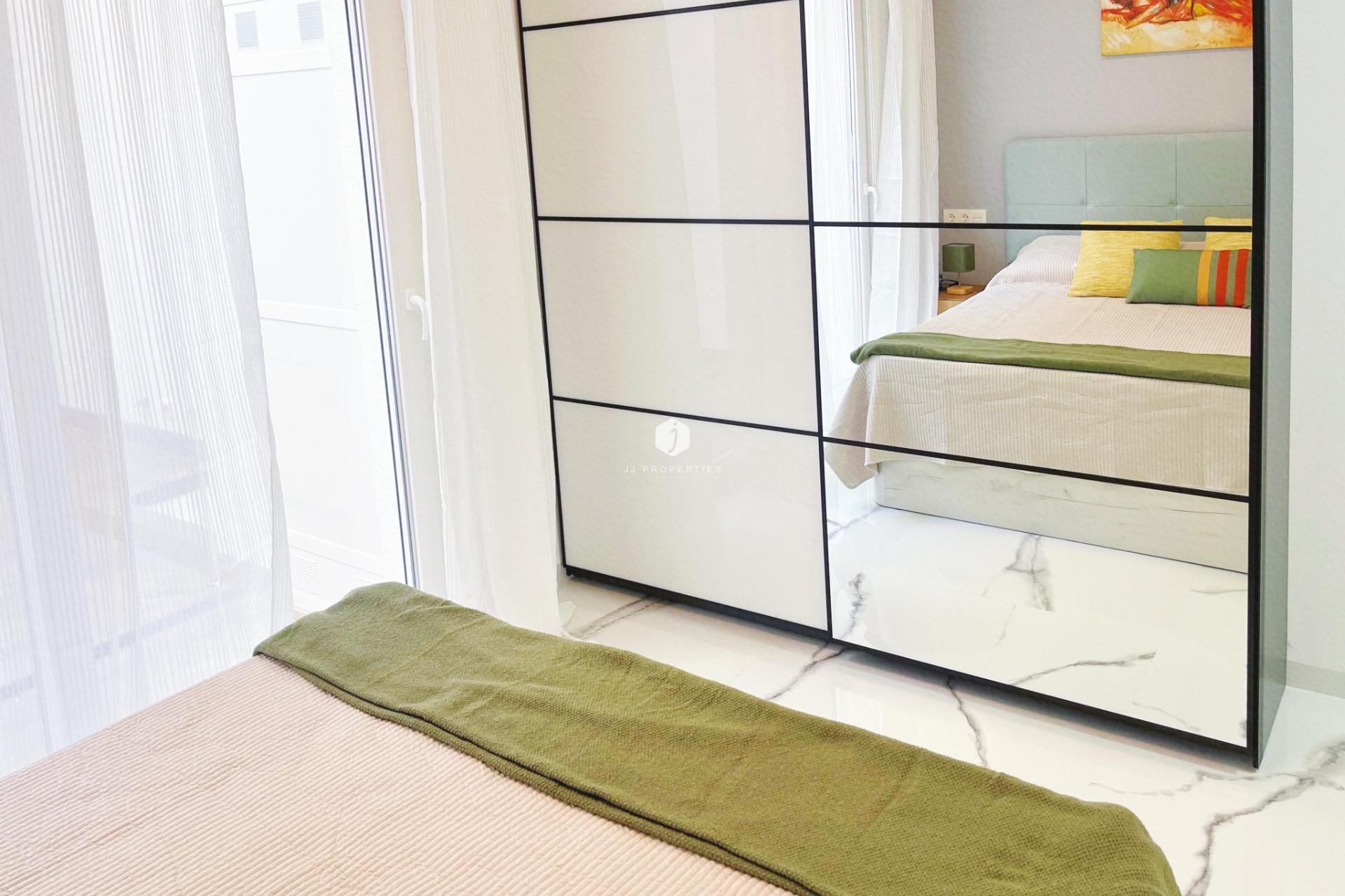 Resale - Apartment / flat -
Torrevieja - Playa del Cura