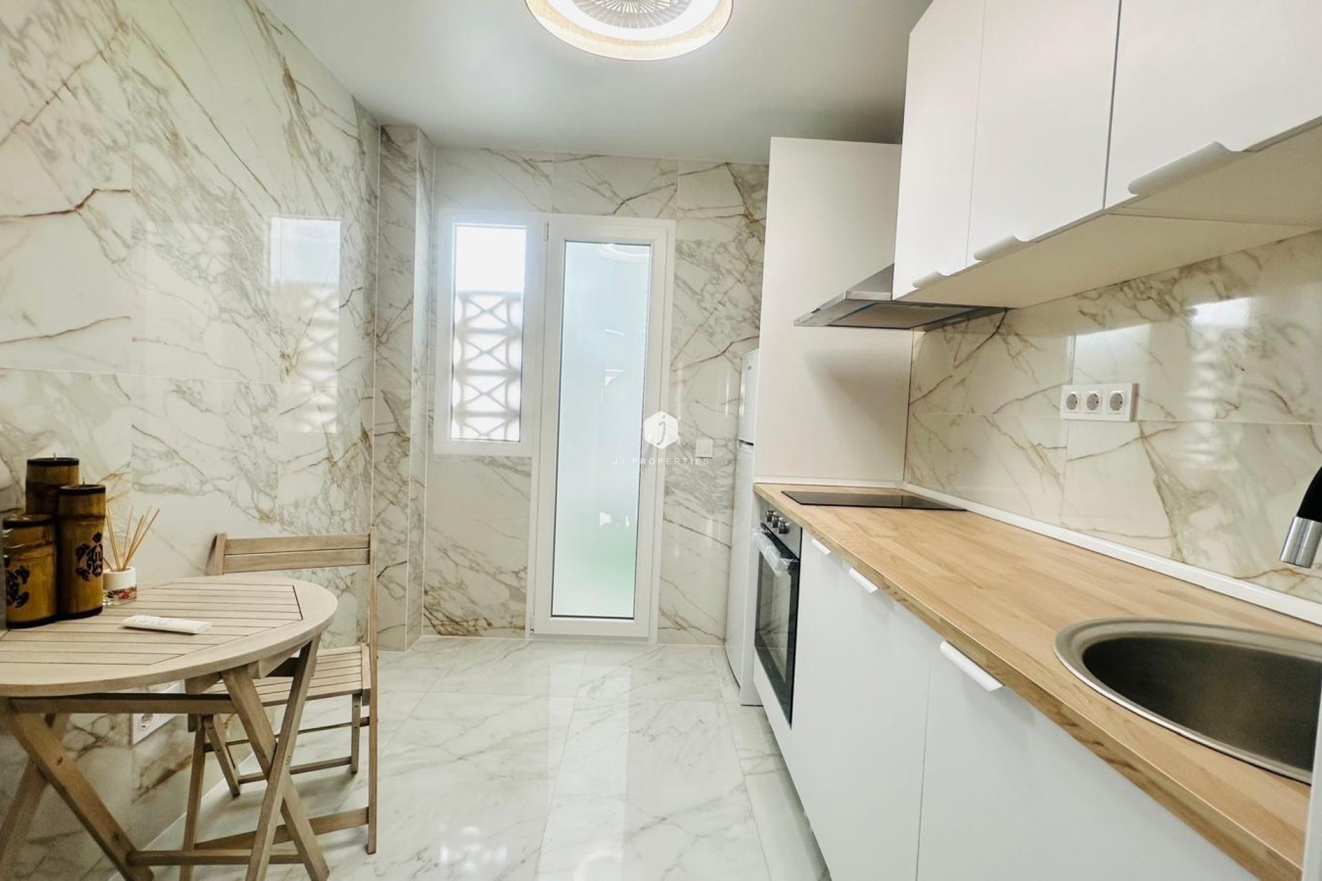 Resale - Apartment / flat -
Torrevieja - Playa del Cura