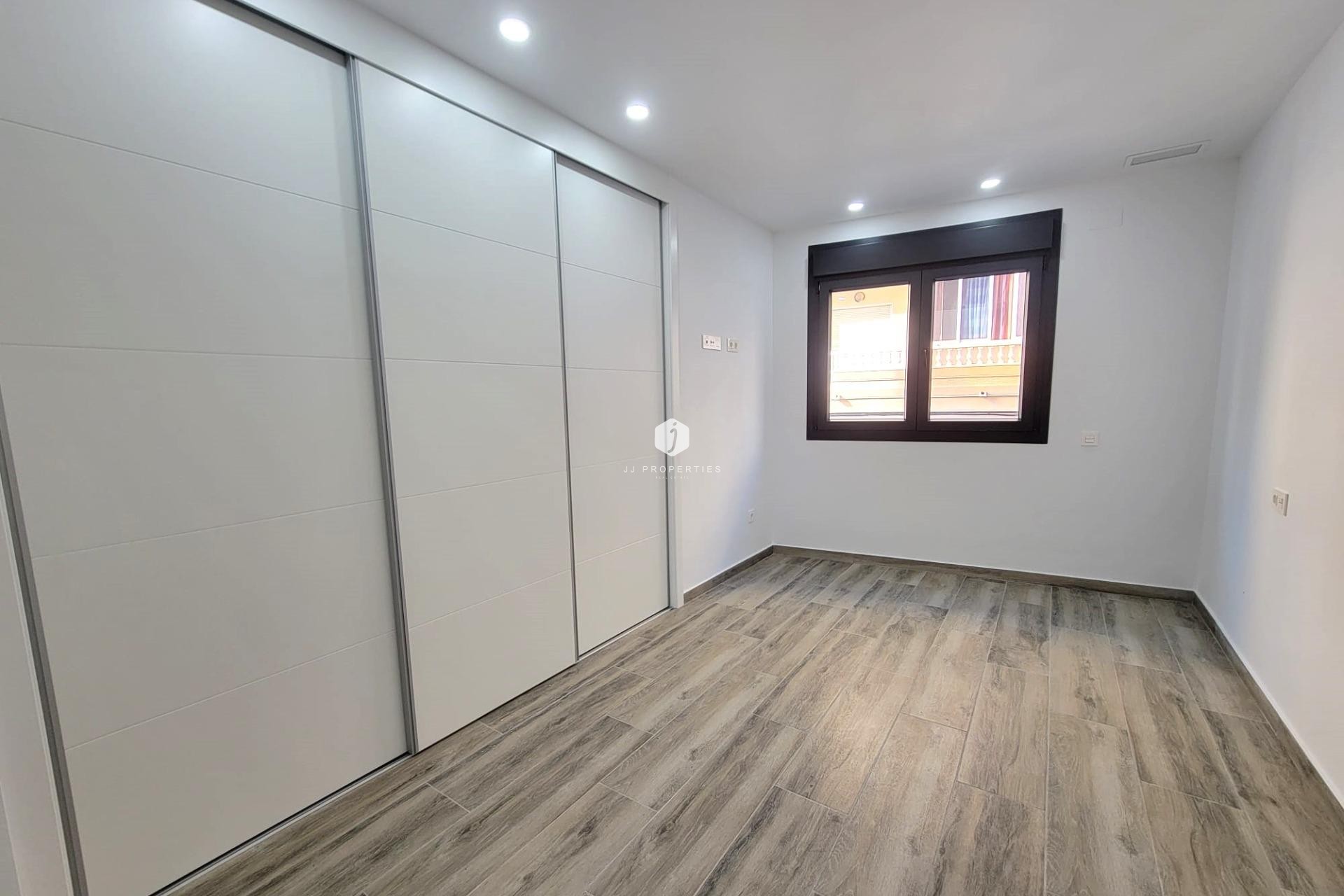 Resale - Apartment / flat -
Torrevieja - Playa del Cura