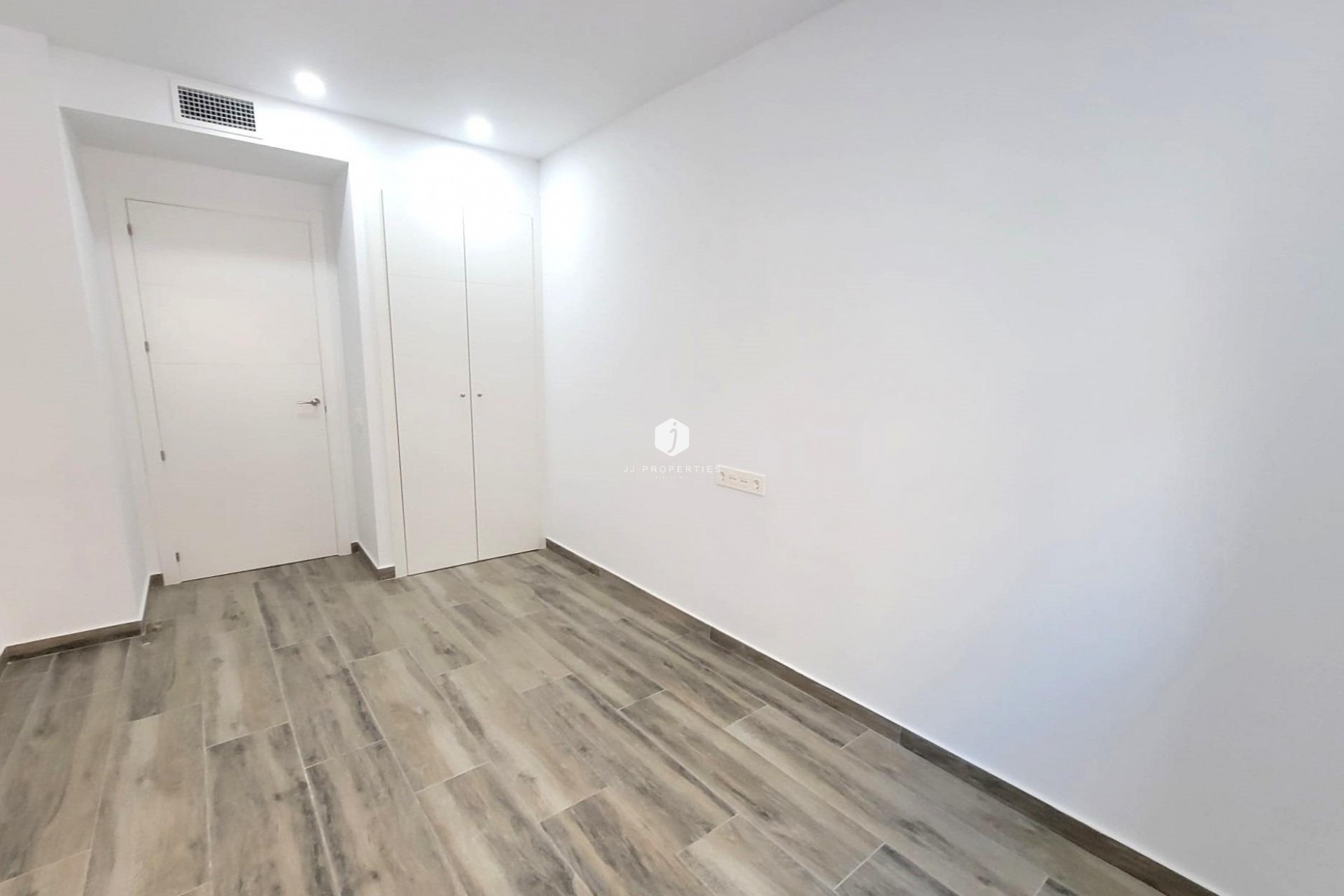 Resale - Apartment / flat -
Torrevieja - Playa del Cura