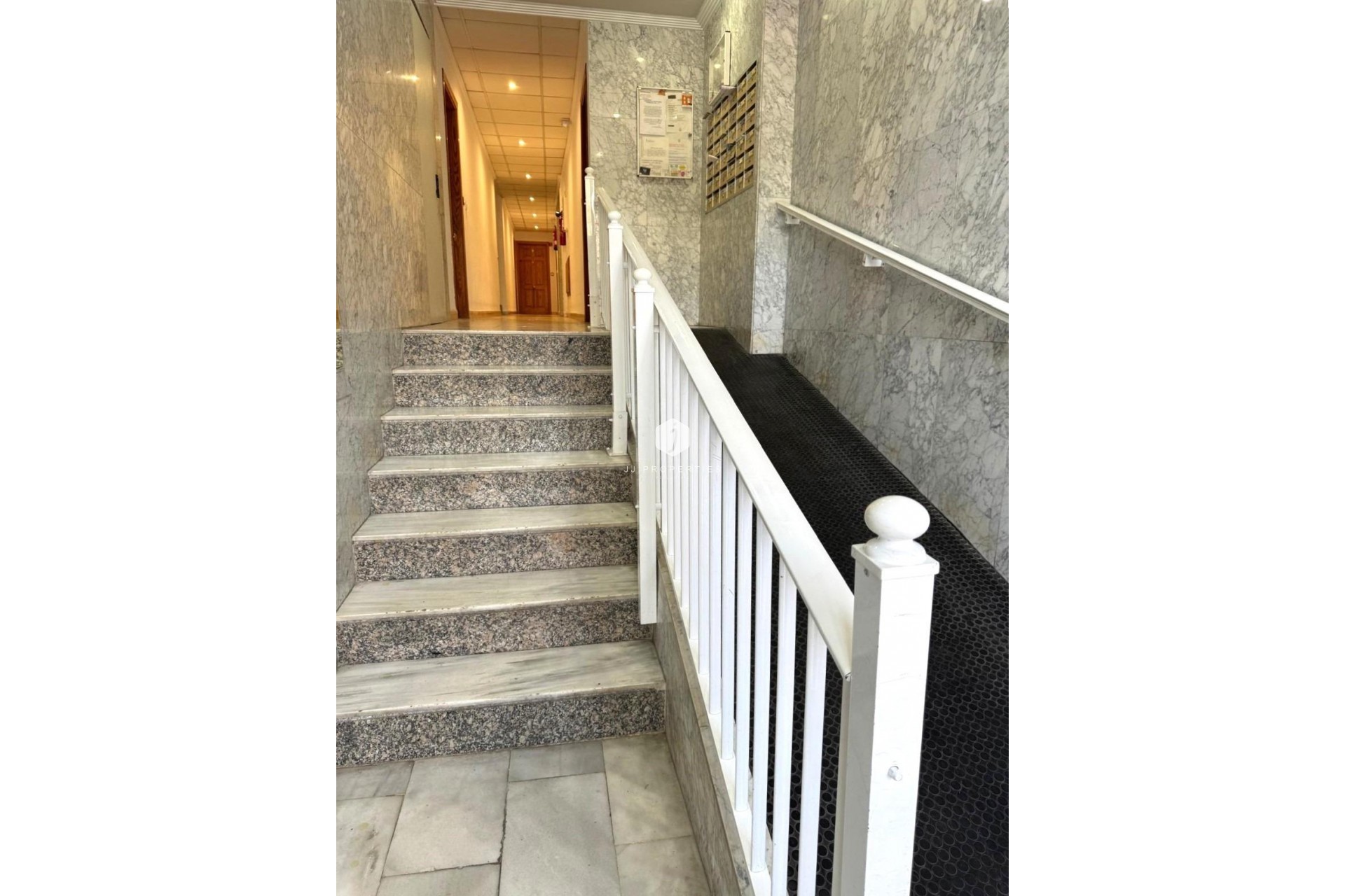 Resale - Apartment / flat -
Torrevieja - Playa del Cura