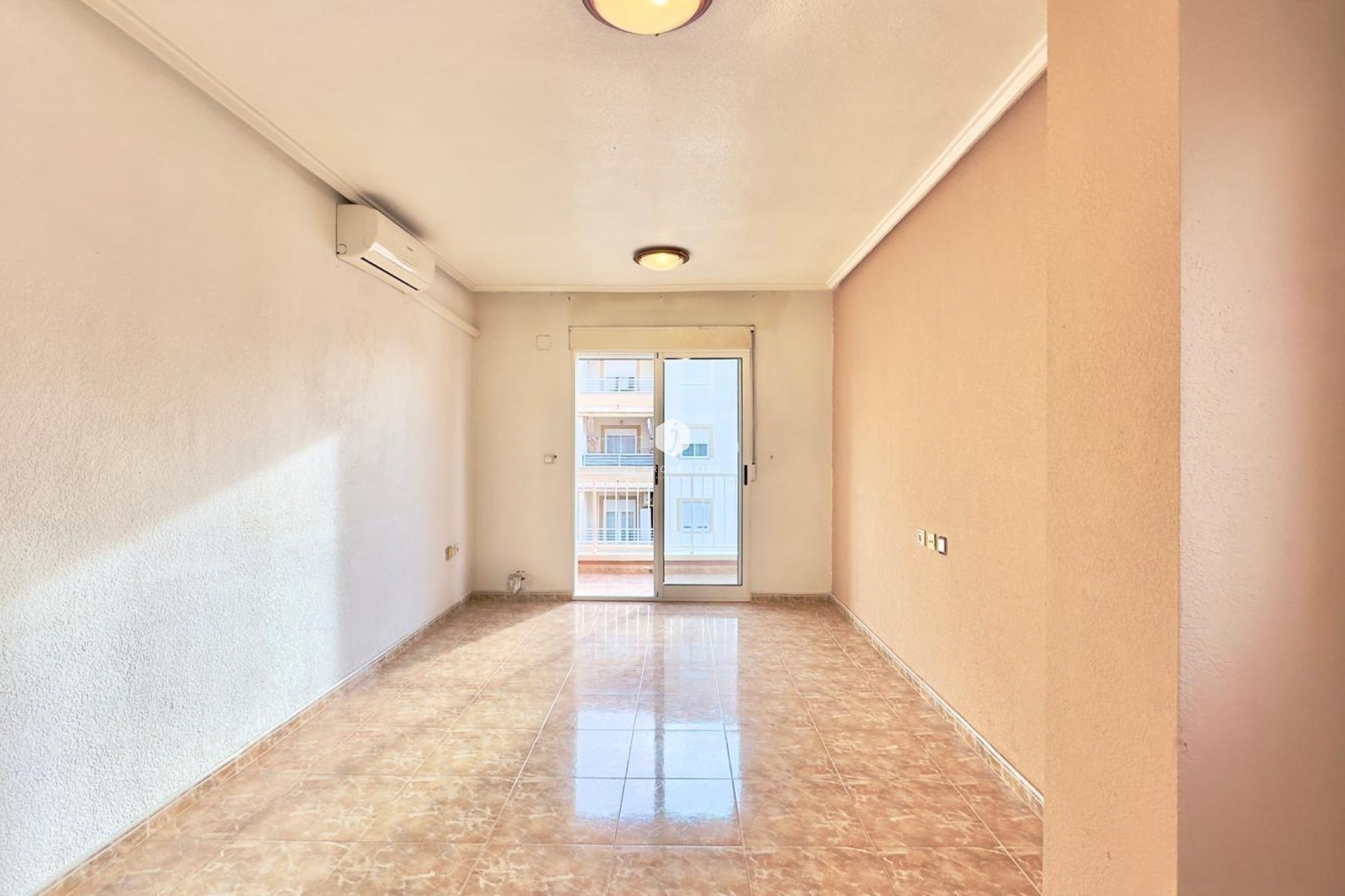 Resale - Apartment / flat -
Torrevieja - Playa del Cura