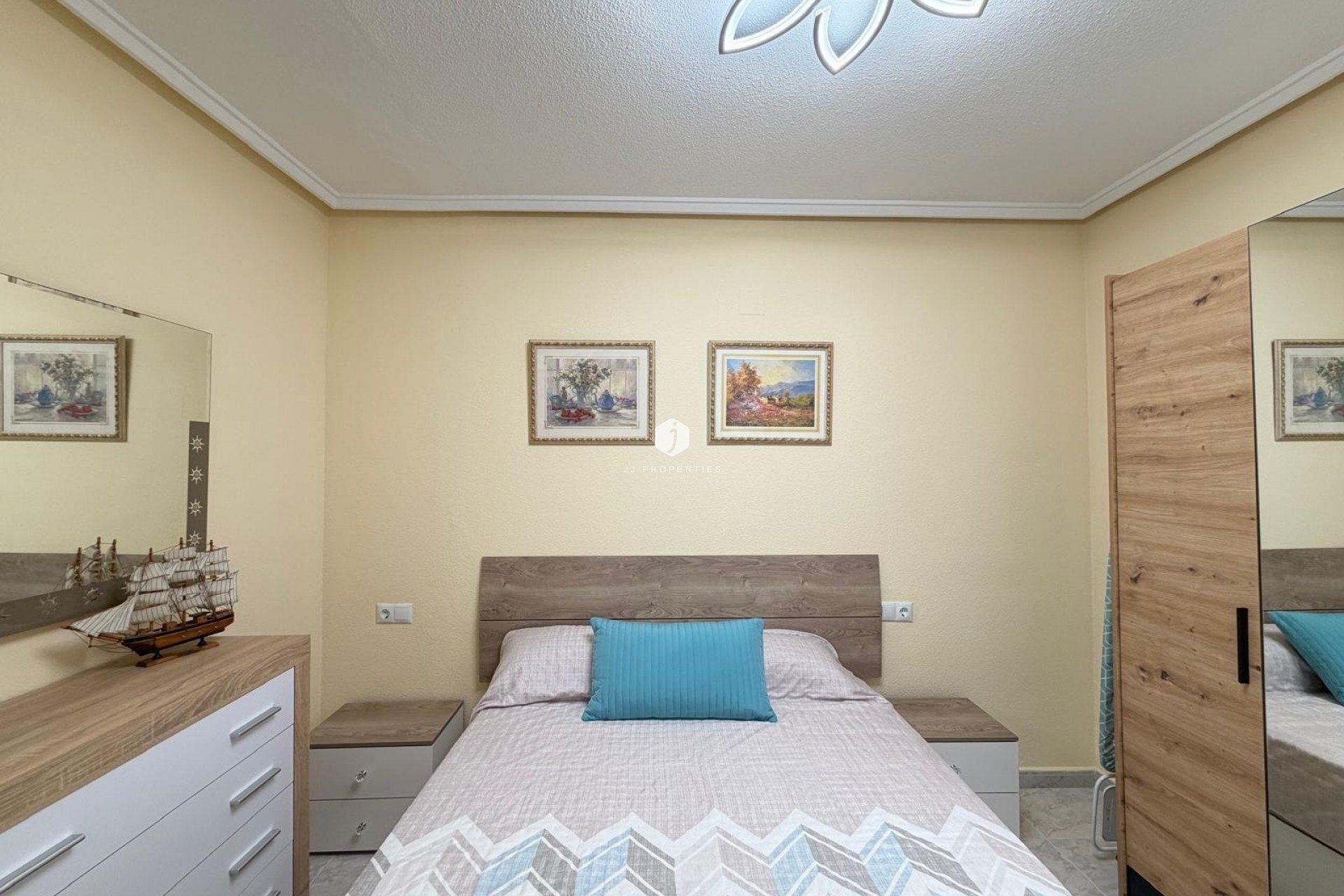 Resale - Apartment / flat -
Torrevieja - Playa del Cura