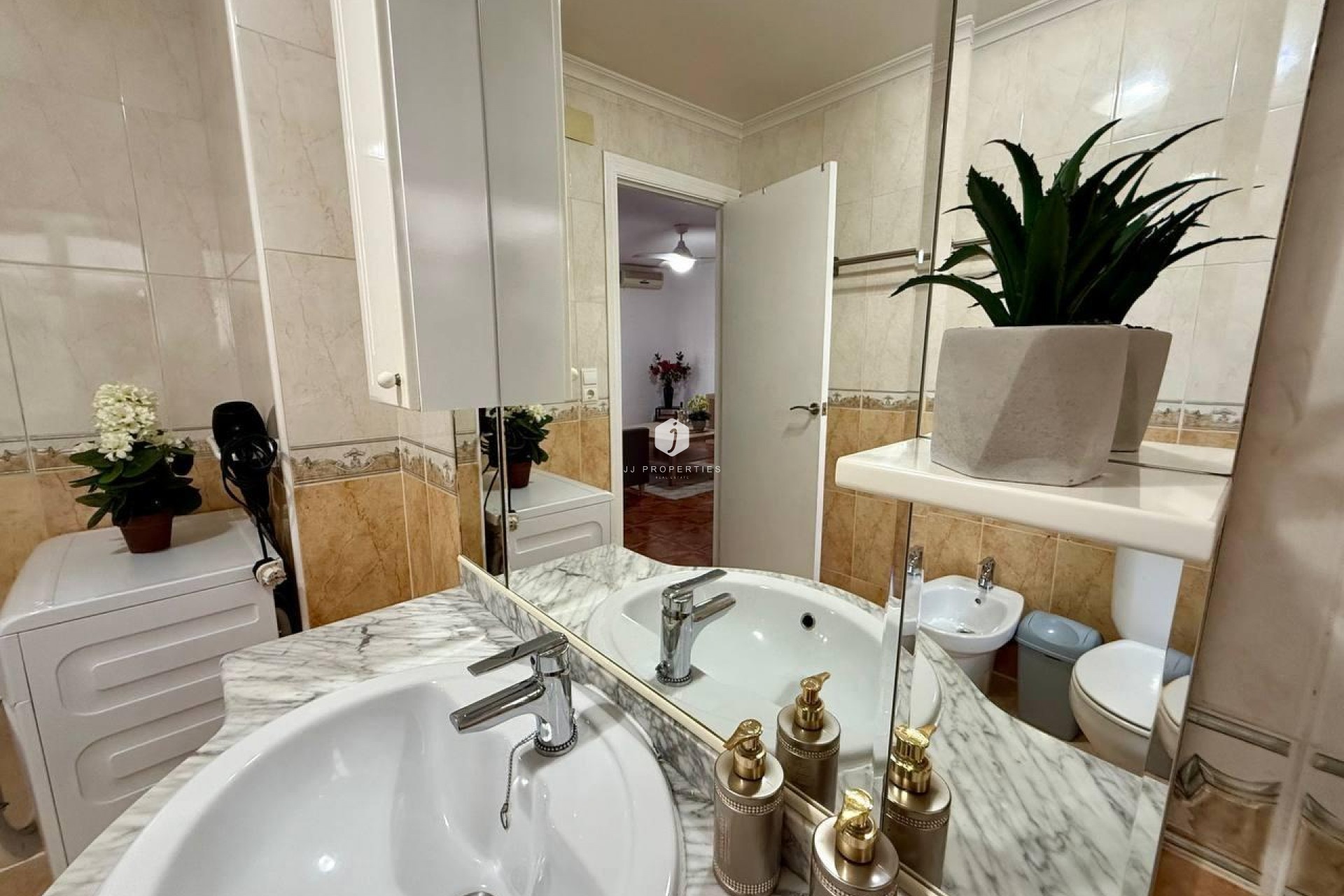 Resale - Apartment / flat -
Torrevieja - Playa del Cura