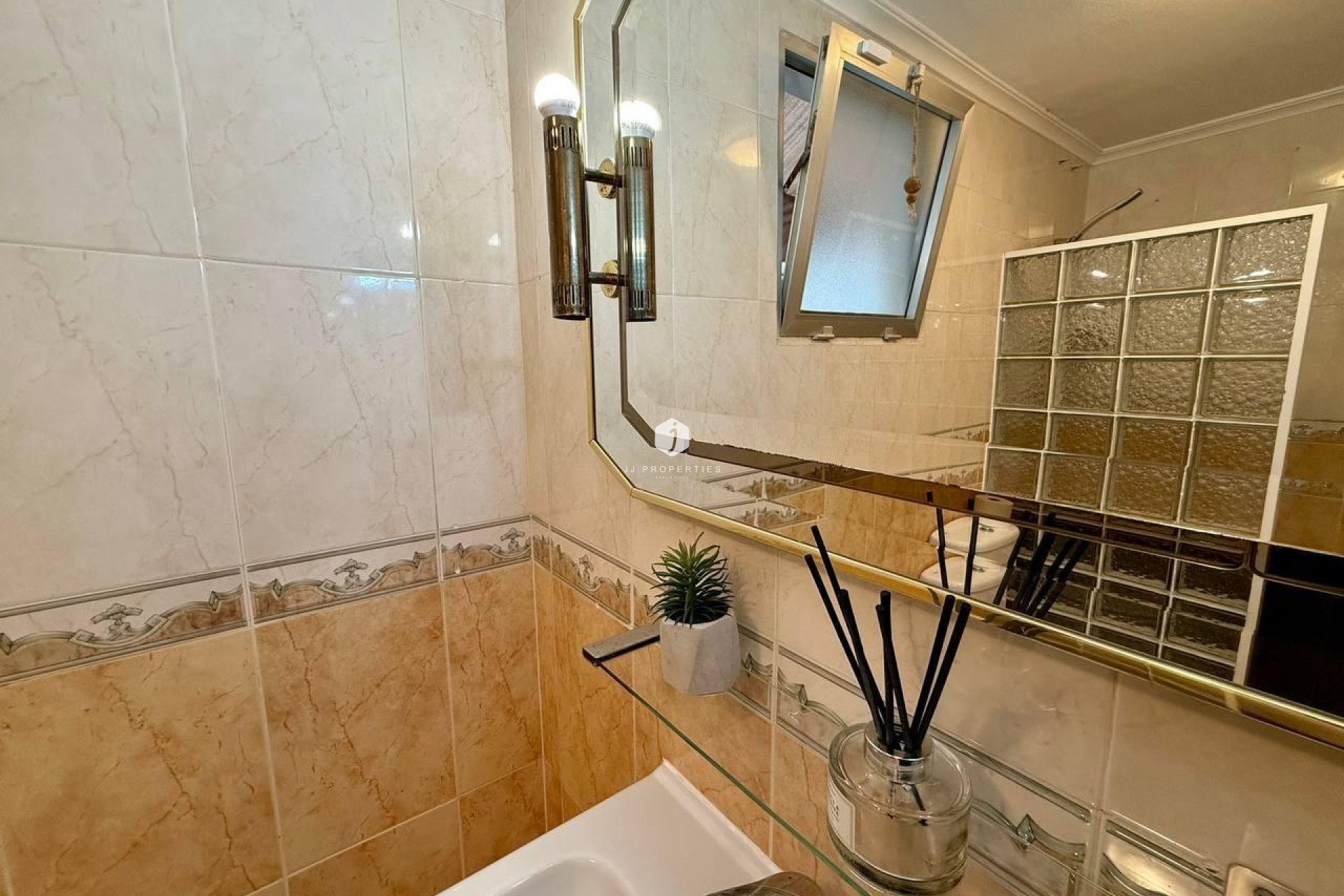 Resale - Apartment / flat -
Torrevieja - Playa del Cura