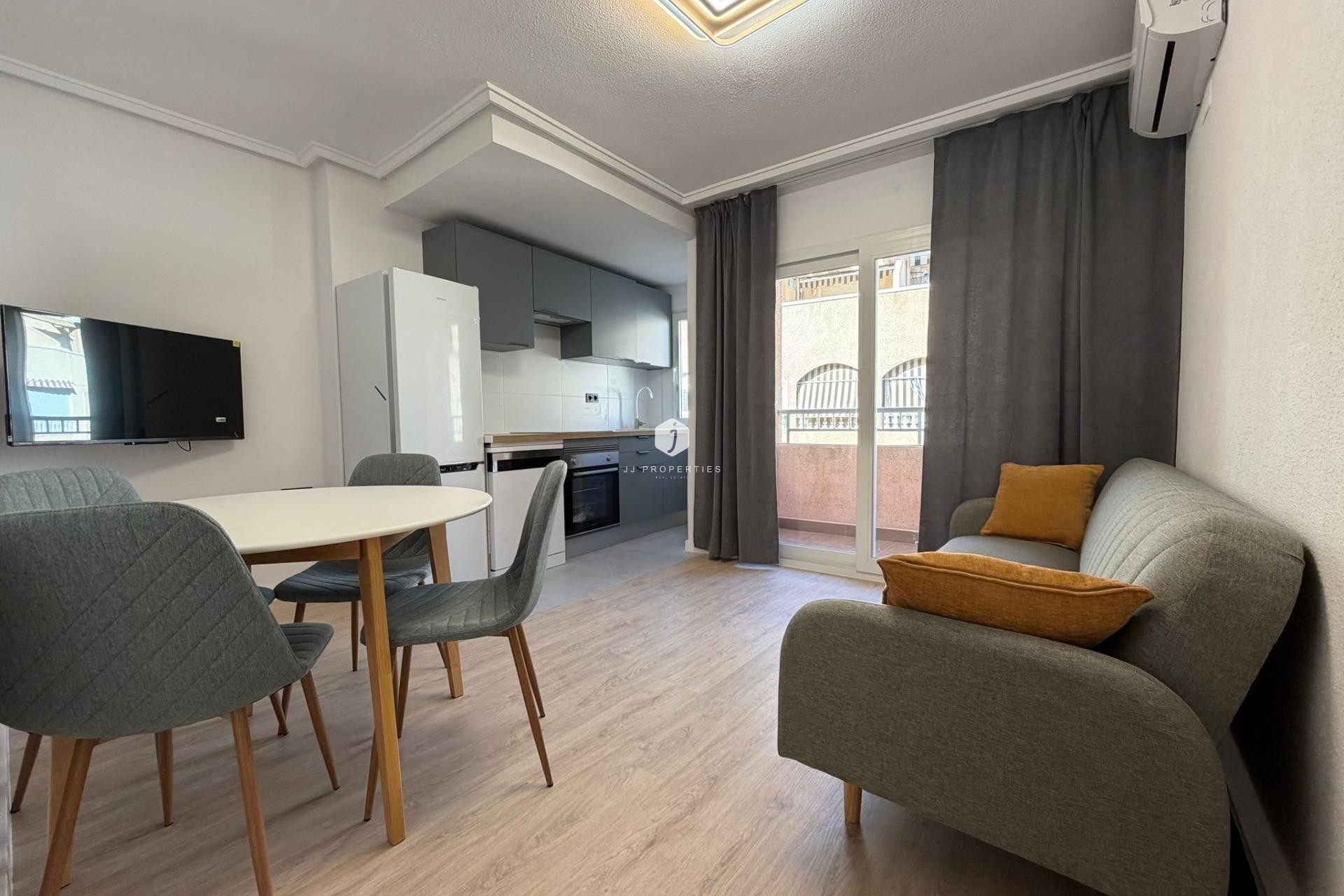 Resale - Apartment / flat -
Torrevieja - Playa del Cura