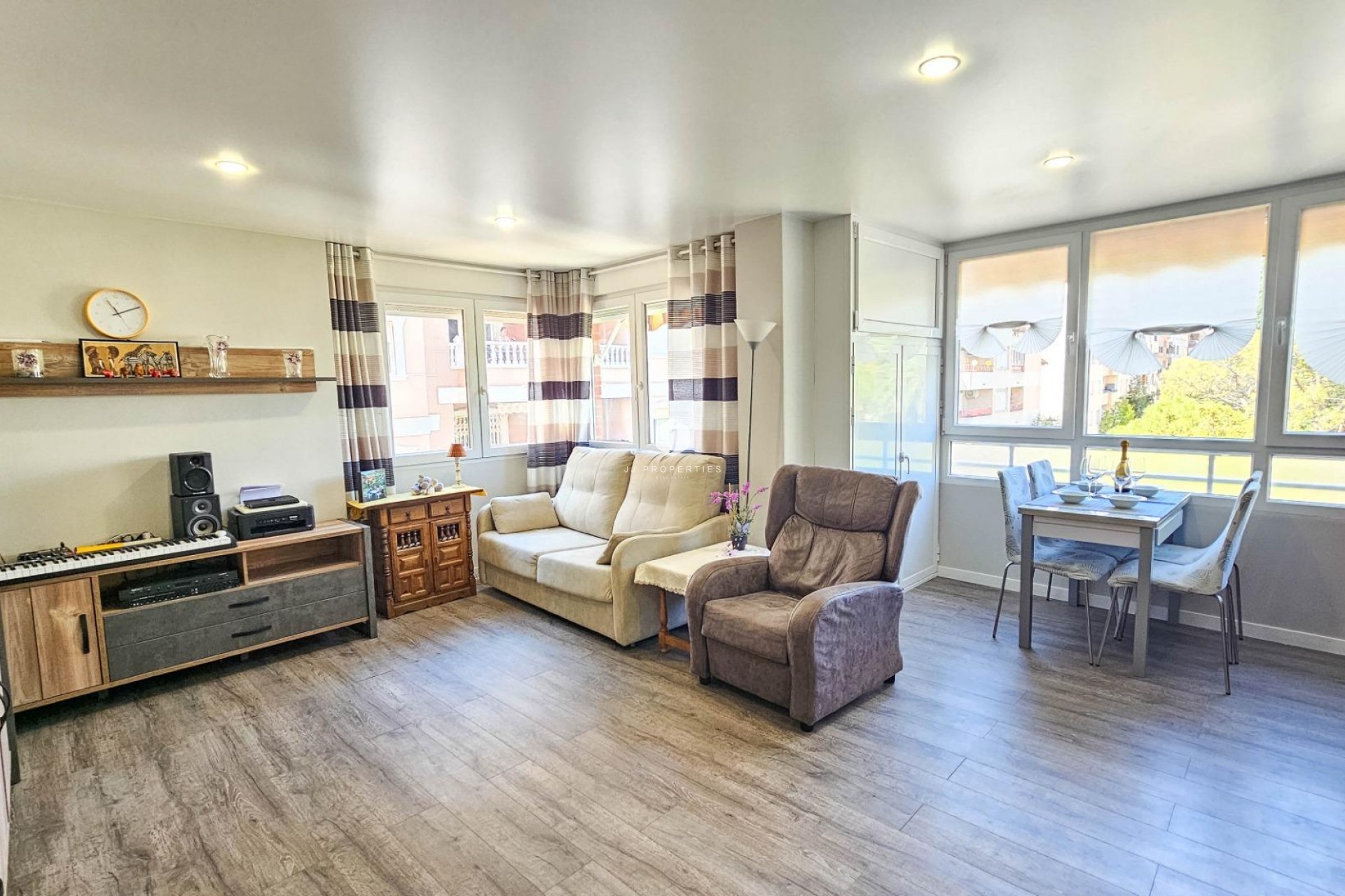 Resale - Apartment / flat -
Torrevieja - Playa del Cura