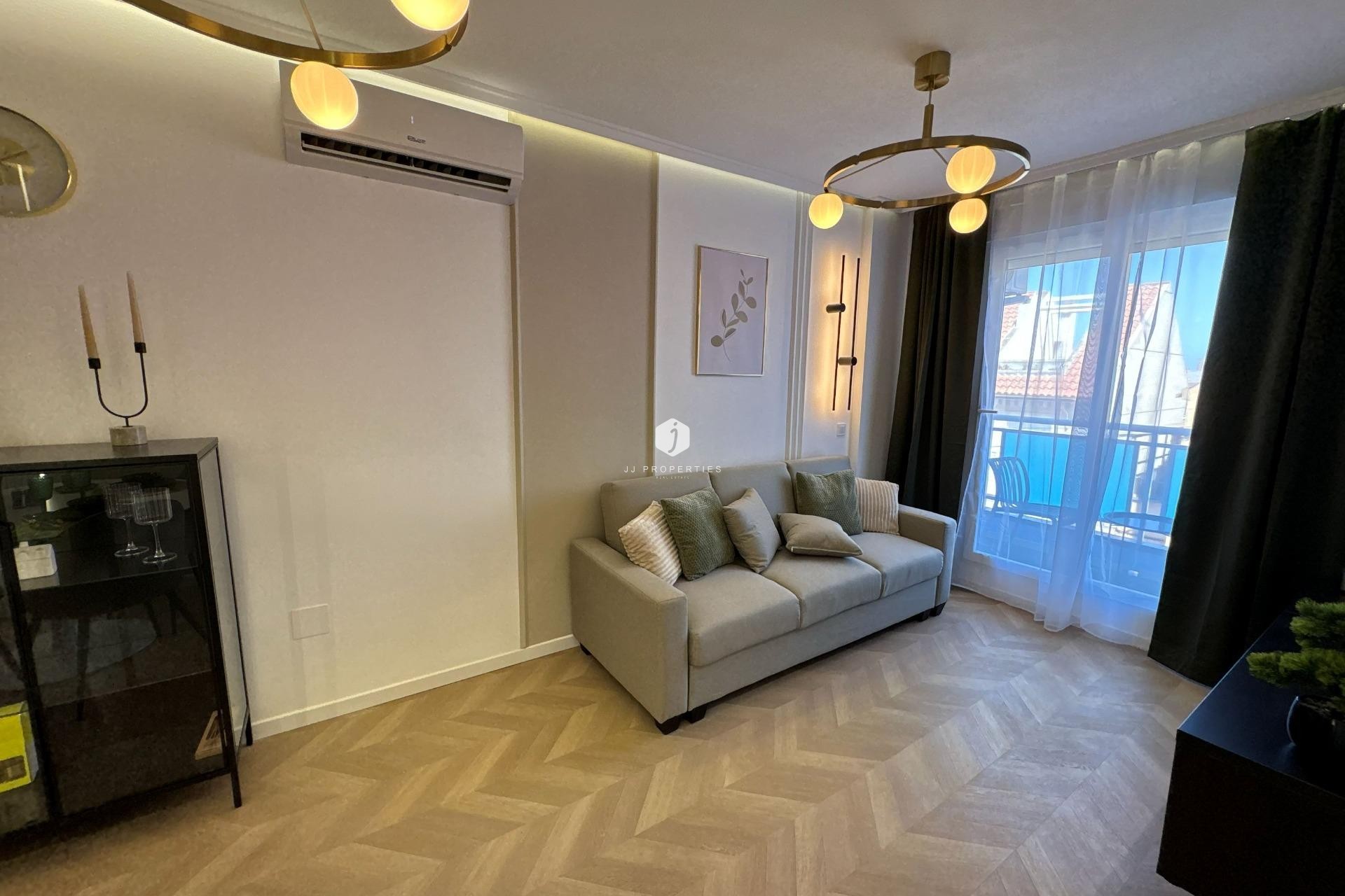 Resale - Apartment / flat -
Torrevieja - Playa del Cura