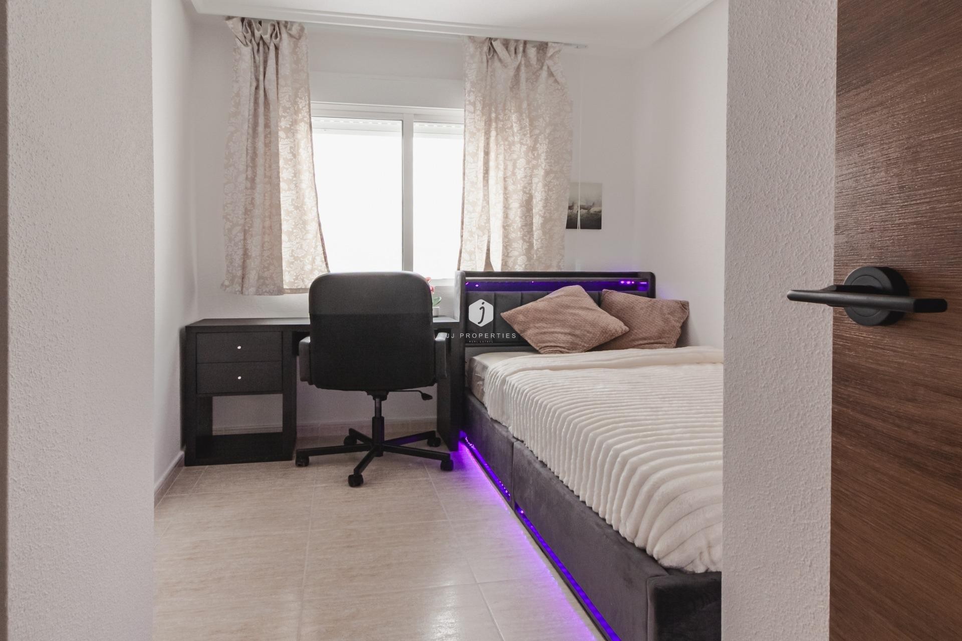 Resale - Apartment / flat -
Torrevieja - Playa del Cura