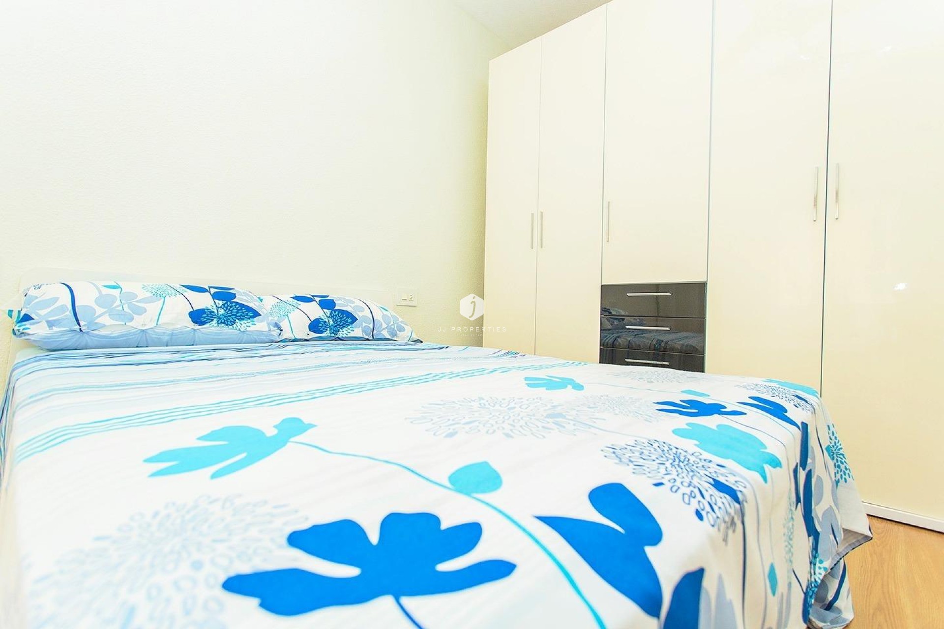 Resale - Apartment / flat -
Torrevieja - Playa del Cura