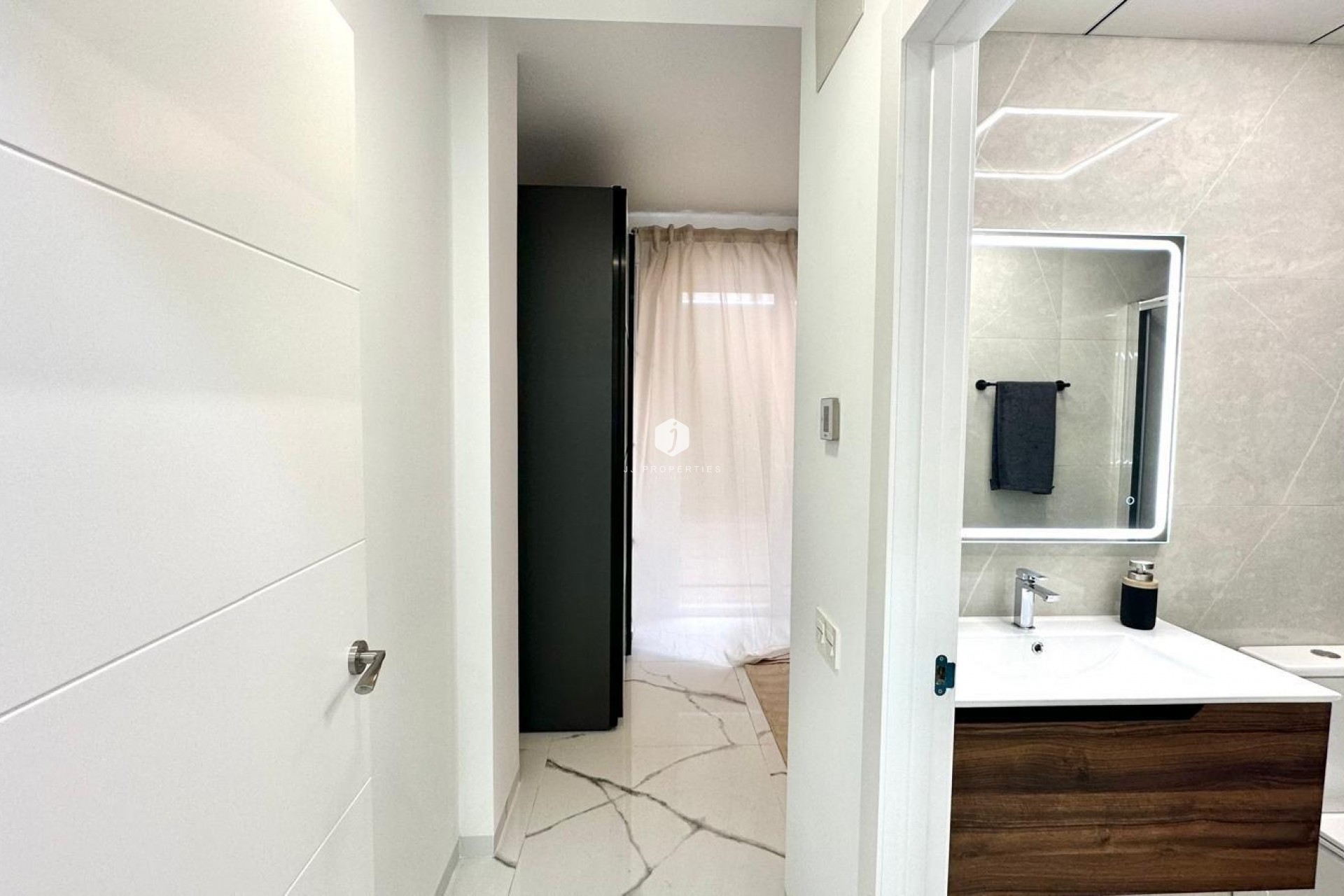 Resale - Apartment / flat -
Torrevieja - Playa del Cura