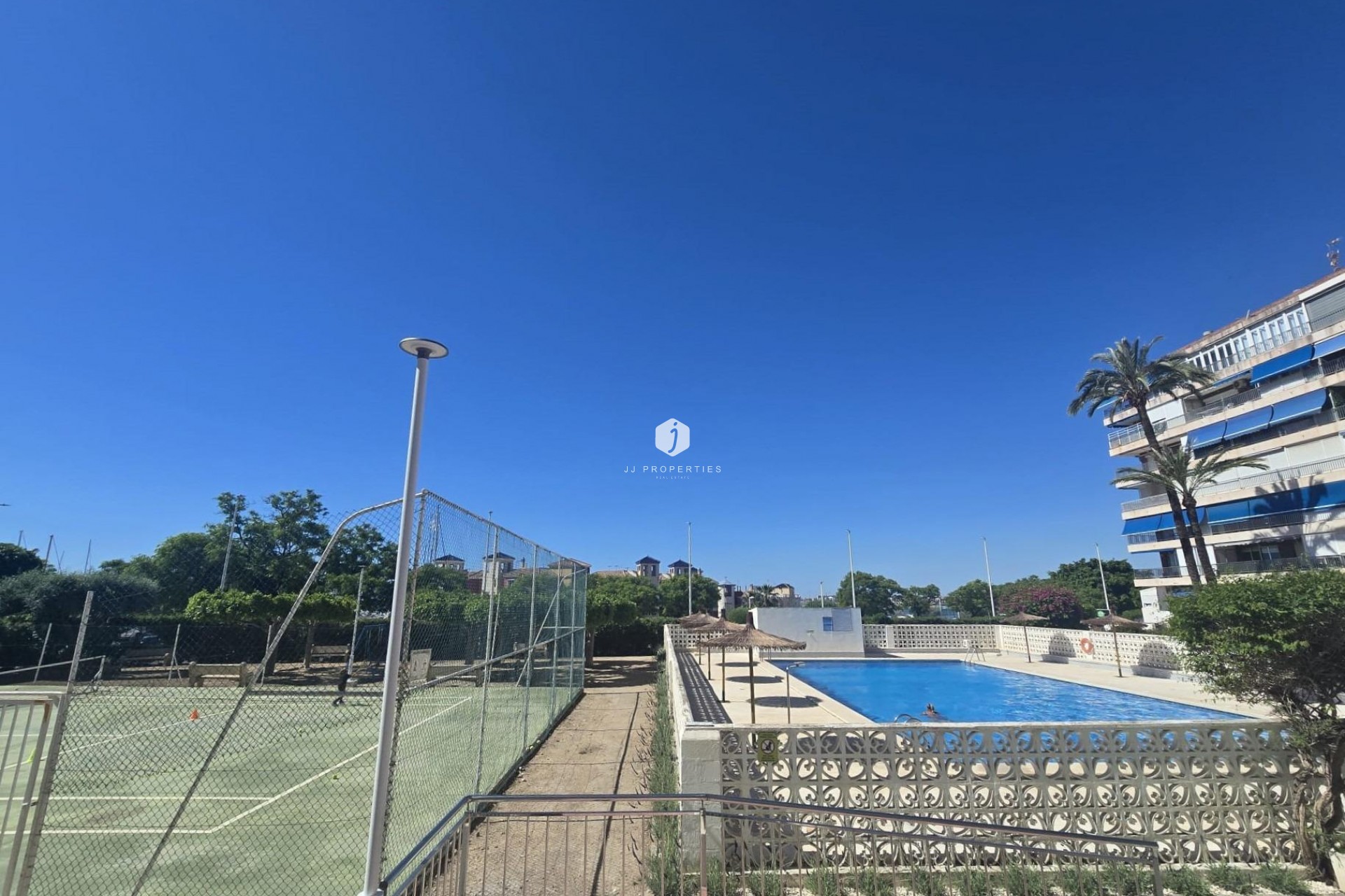 Resale - Apartment / flat -
Torrevieja - Puerto Deportivo Marina Salinas