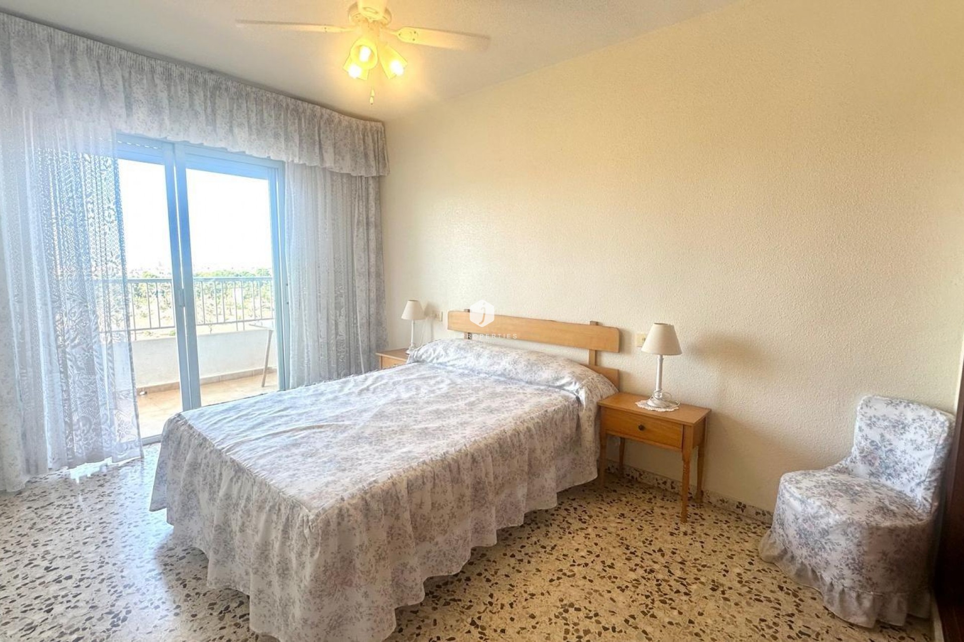 Resale - Apartment / flat -
Torrevieja - Punta prima