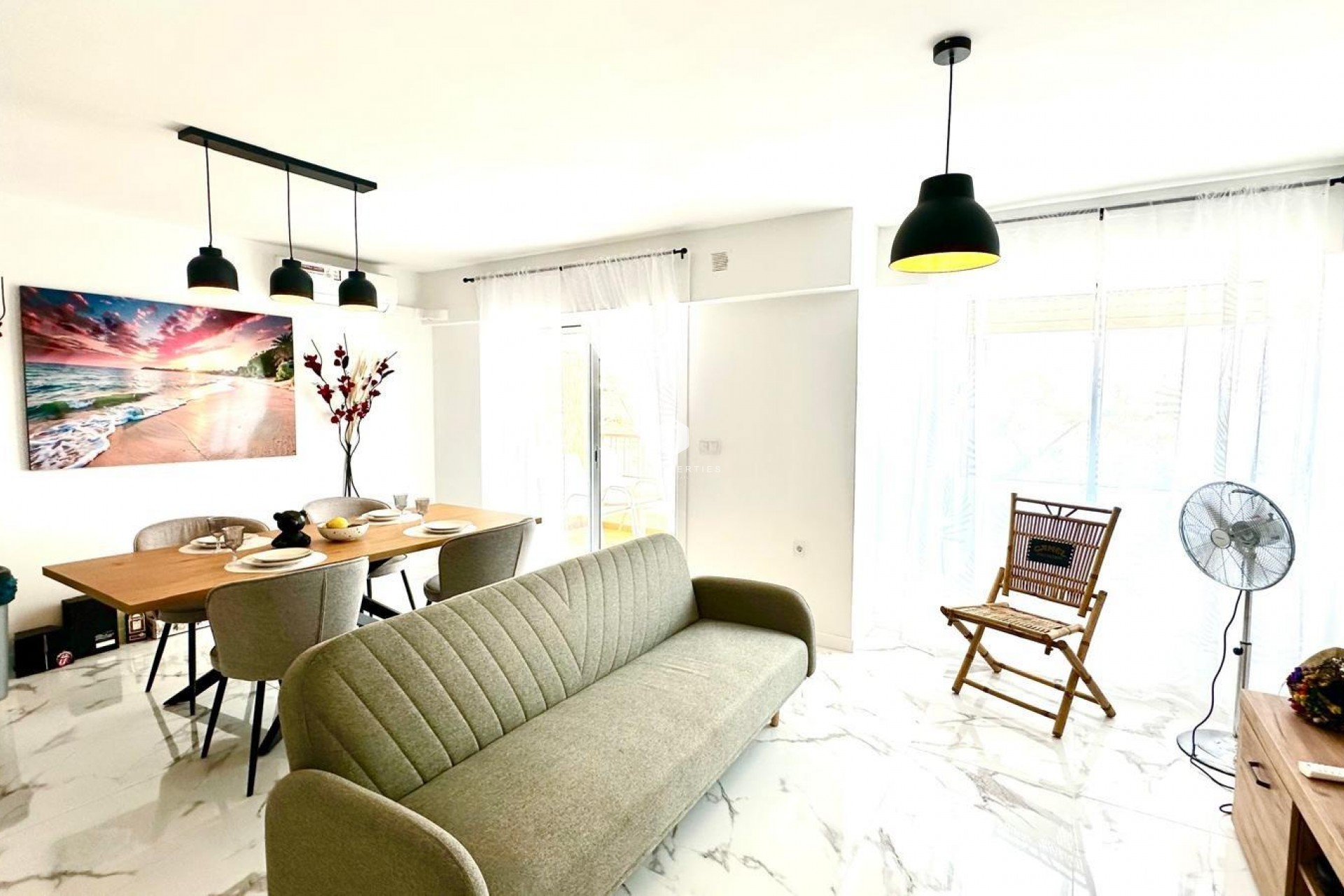 Resale - Apartment / flat -
Torrevieja - Punta prima