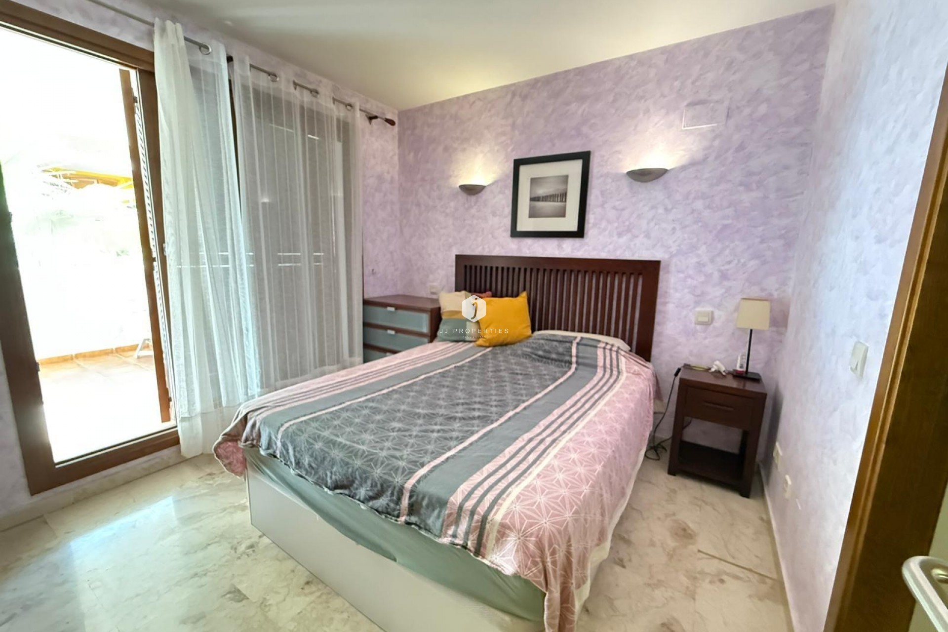 Resale - Apartment / flat -
Torrevieja - Punta prima